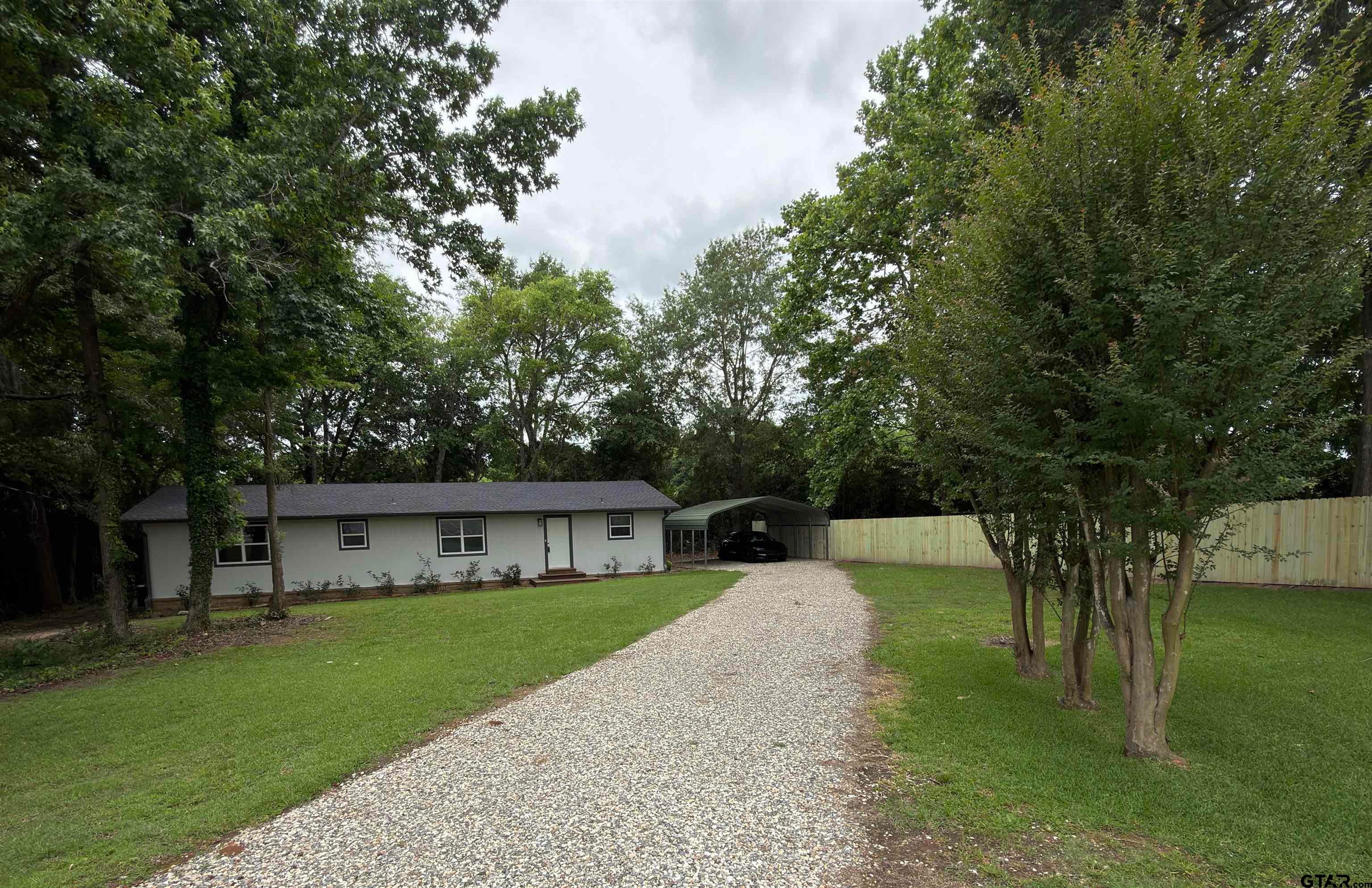 585 SH 149 — photo