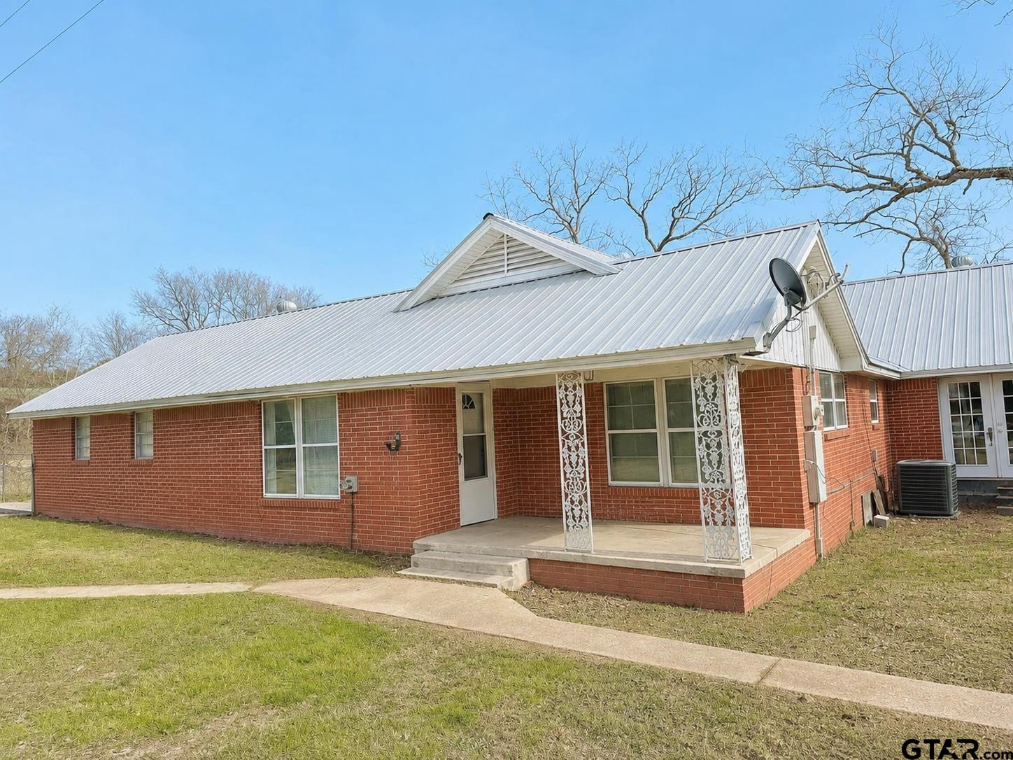 346 CR 3520 — photo