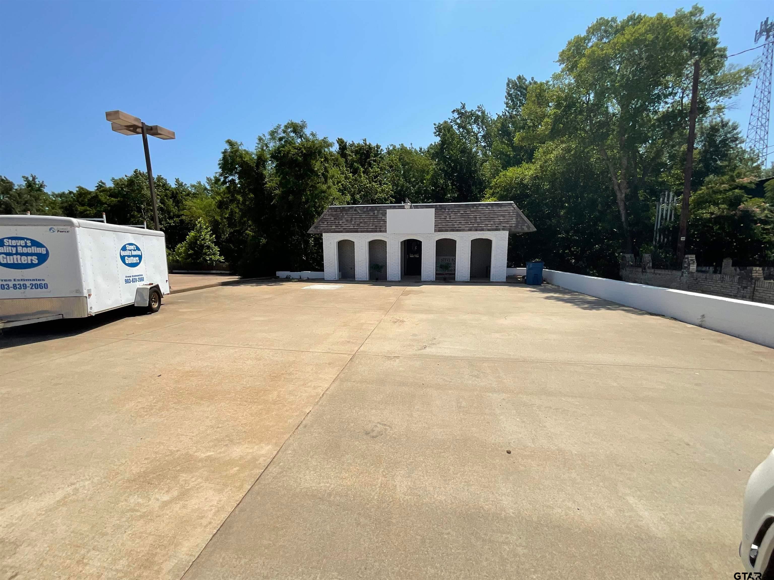 402 N Hwy 110 — photo