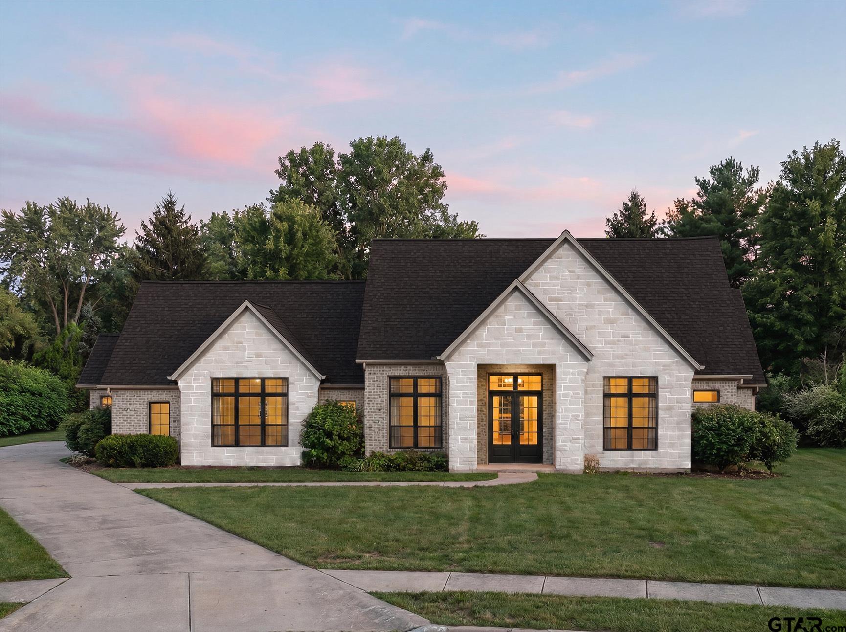 305 Heath Circle — photo