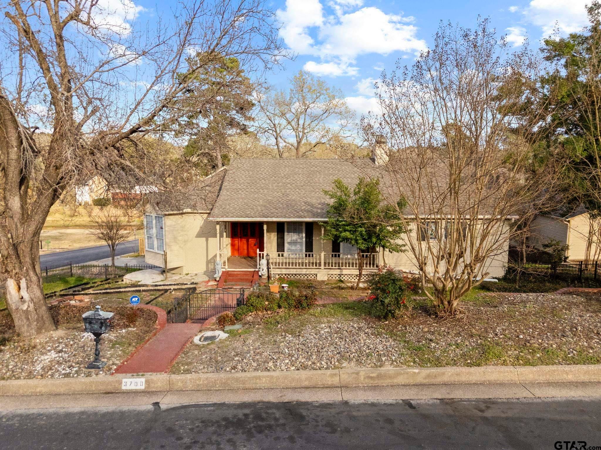3700 Lake Vista Cir. — photo