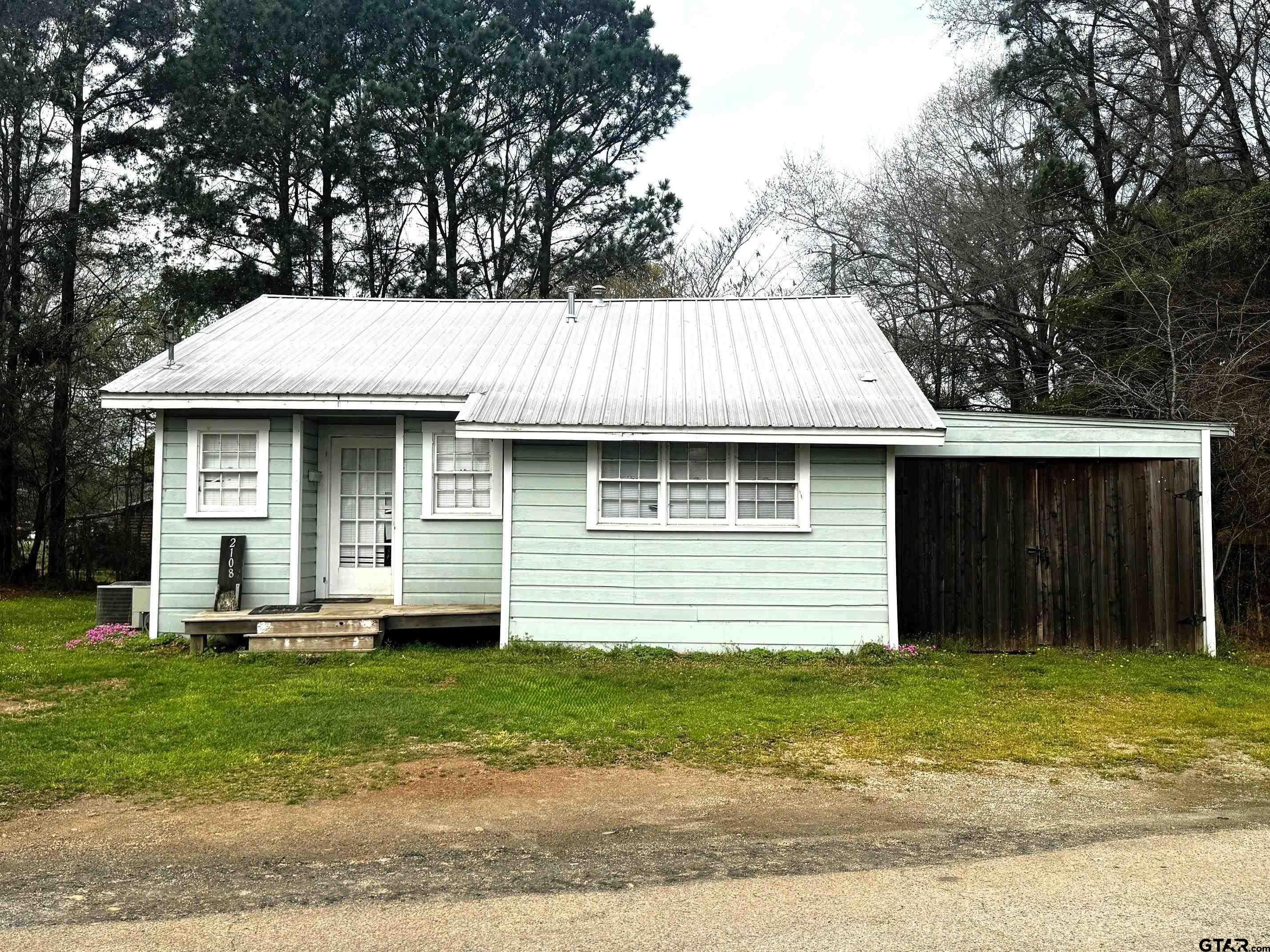 2108 CR 4110 — photo