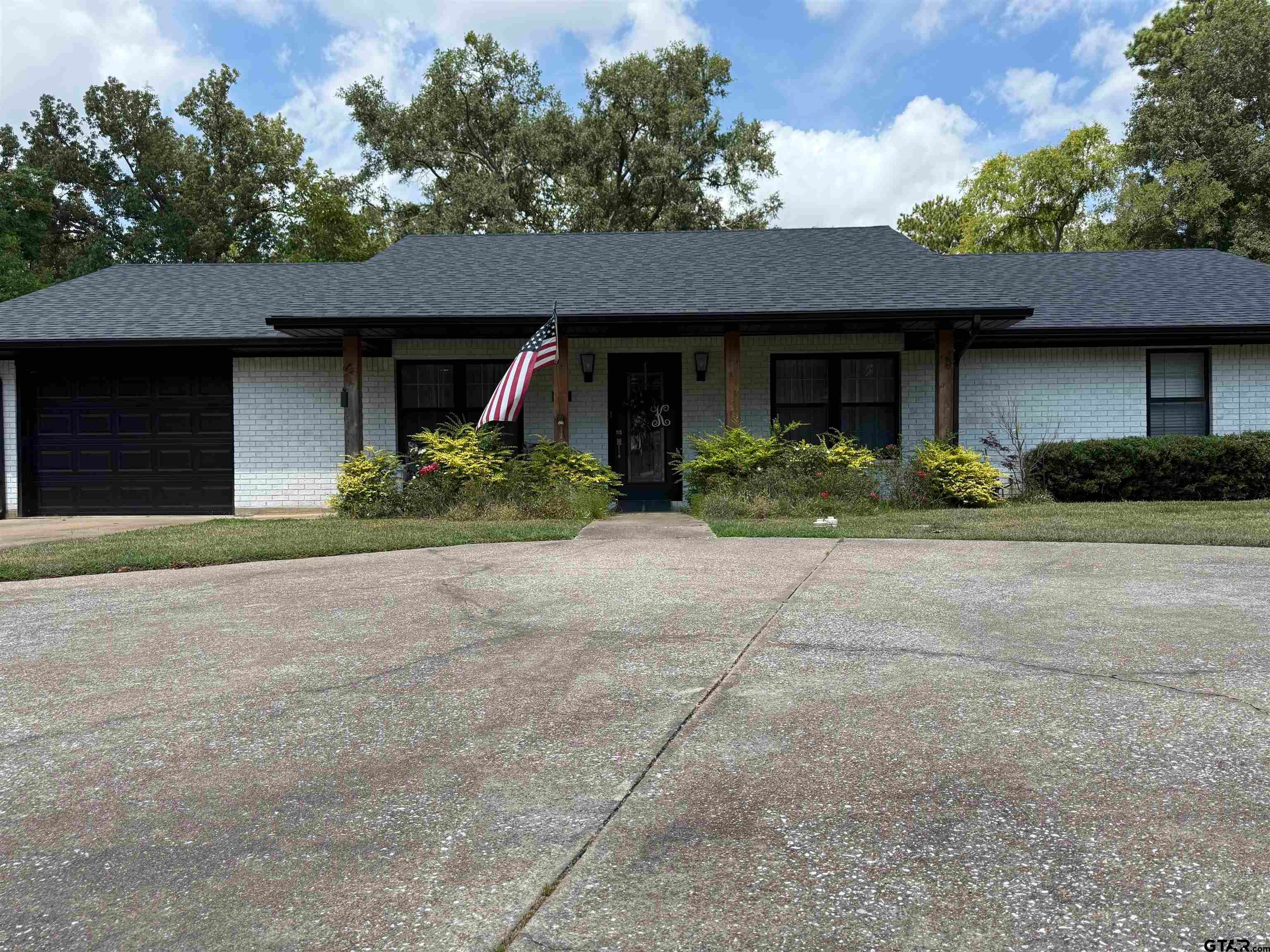 608 Pine Street — photo