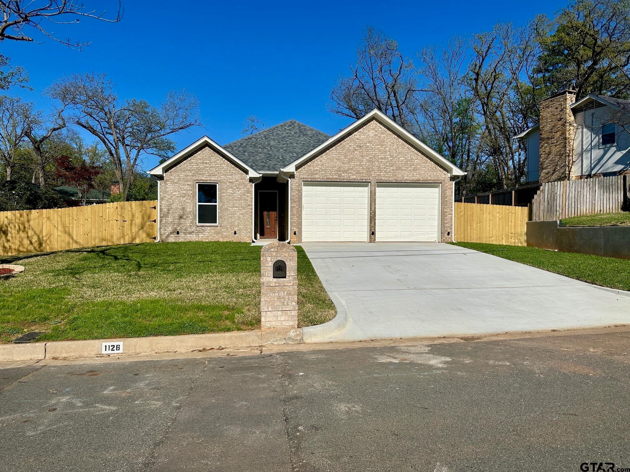 1126 Pollard Dr — photo