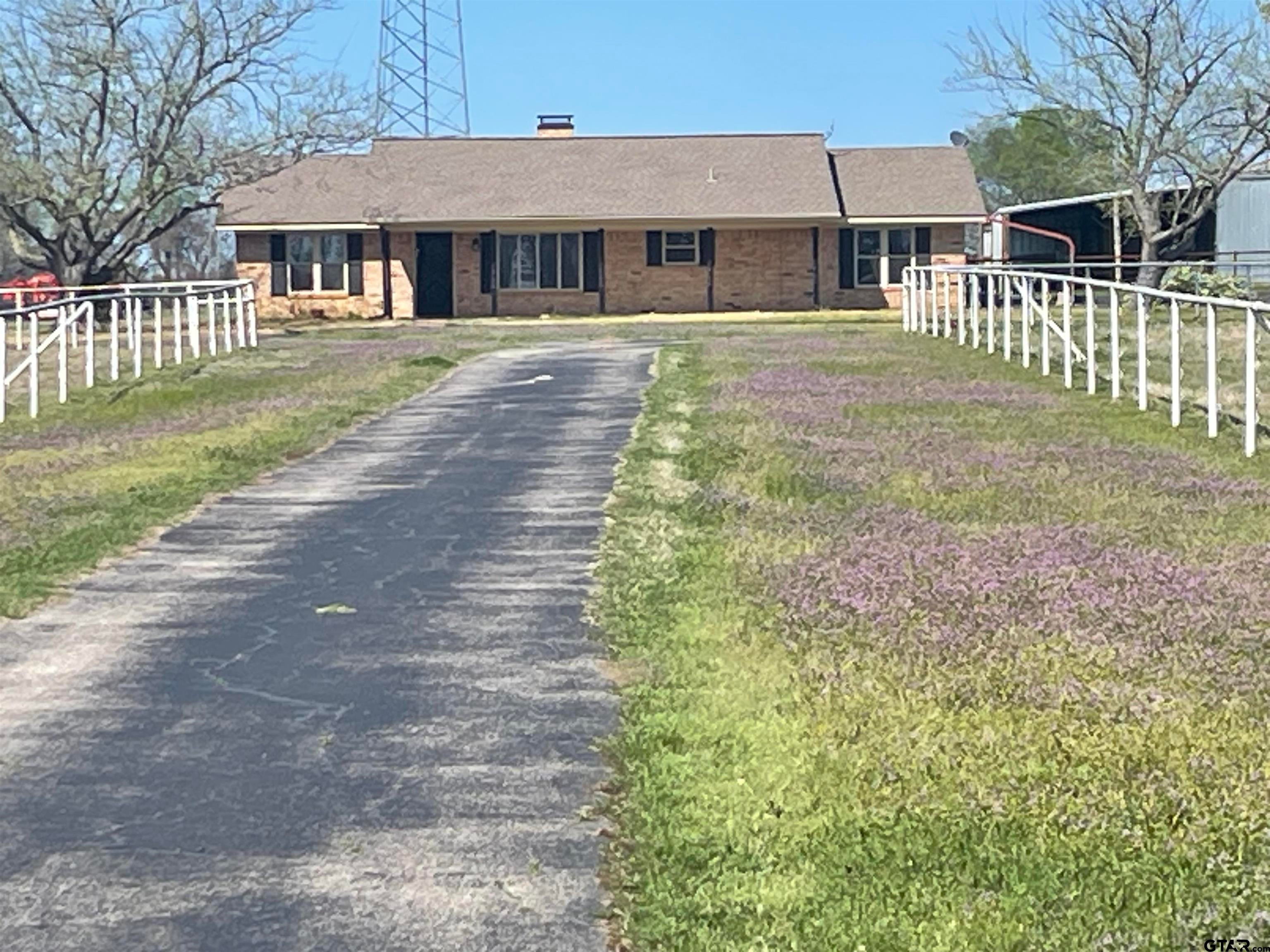 1624 CR 1560 — photo