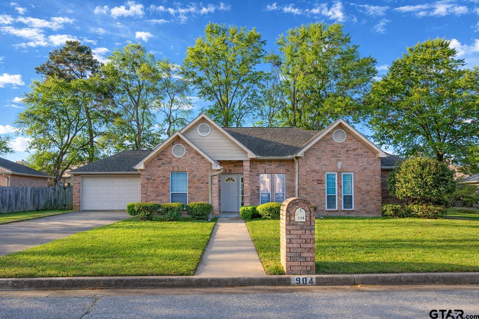 904 Mockingbird — photo