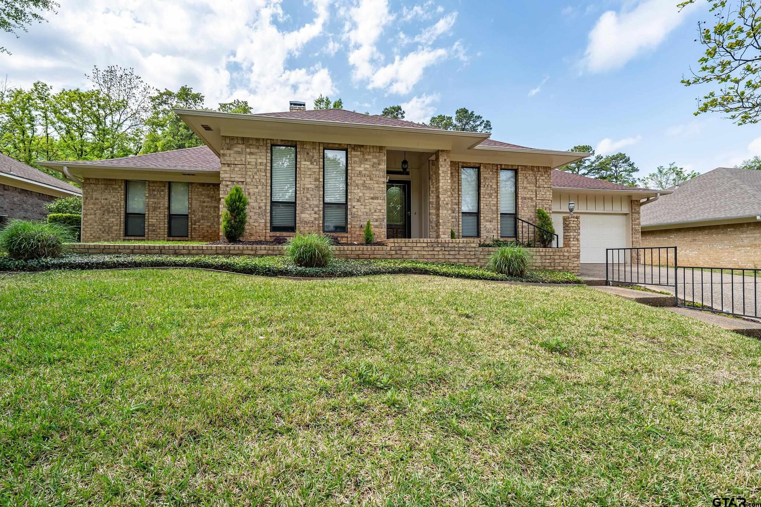 4913 Pine Knoll — photo