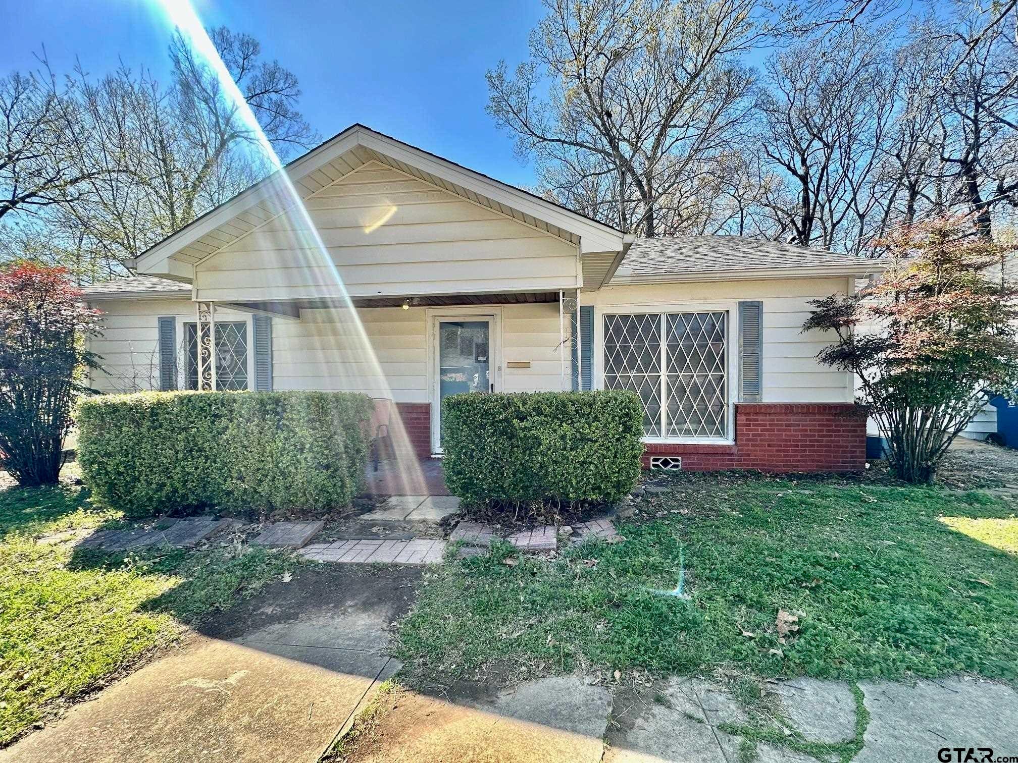 615 Carlisle Dr — photo