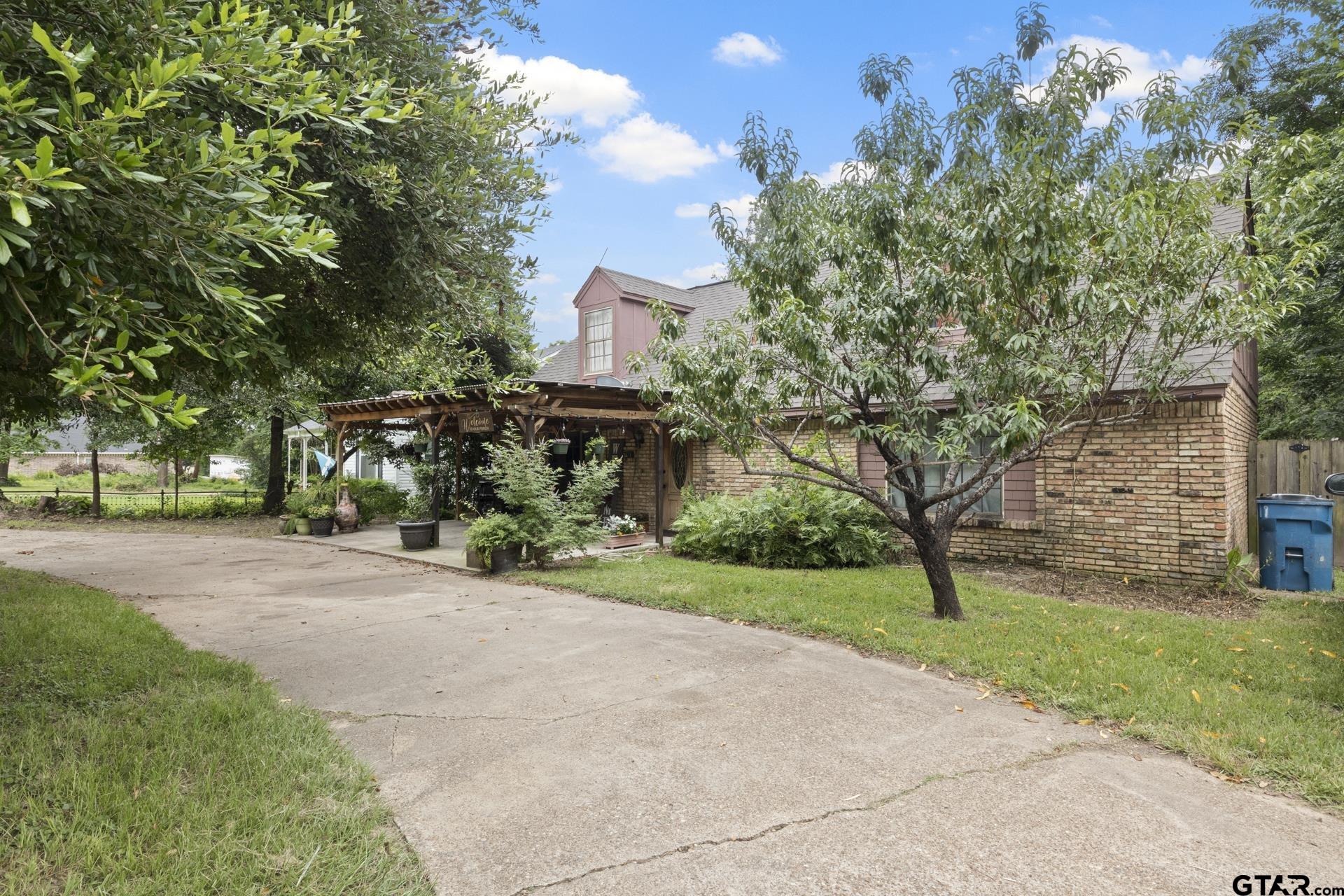 504 E 3rd, Mt Pleasant, TX 75455 — photo 2