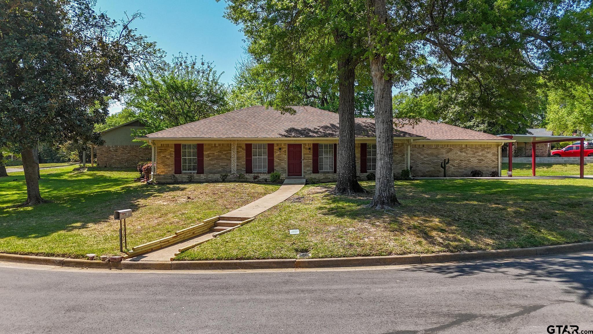 311 Savannah Dr — photo