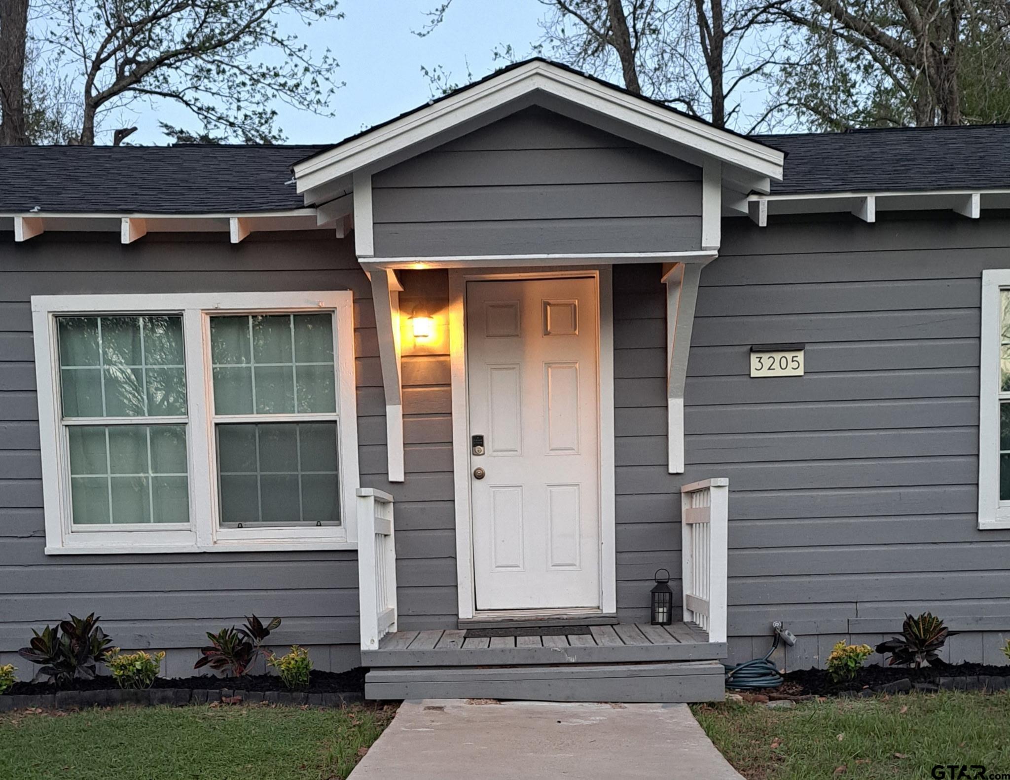 3205 E Carter Blvd — photo