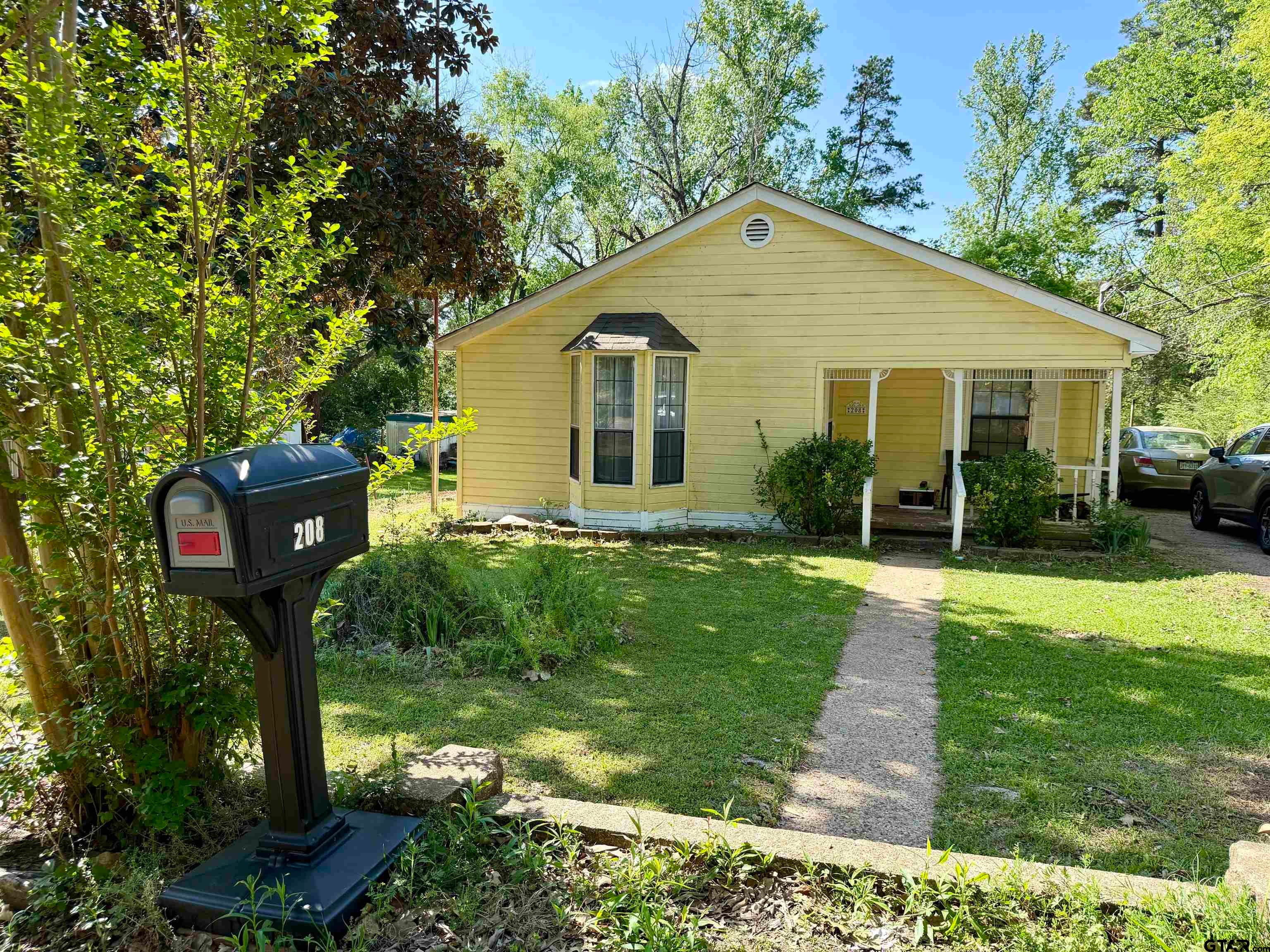 208 E Washington — photo