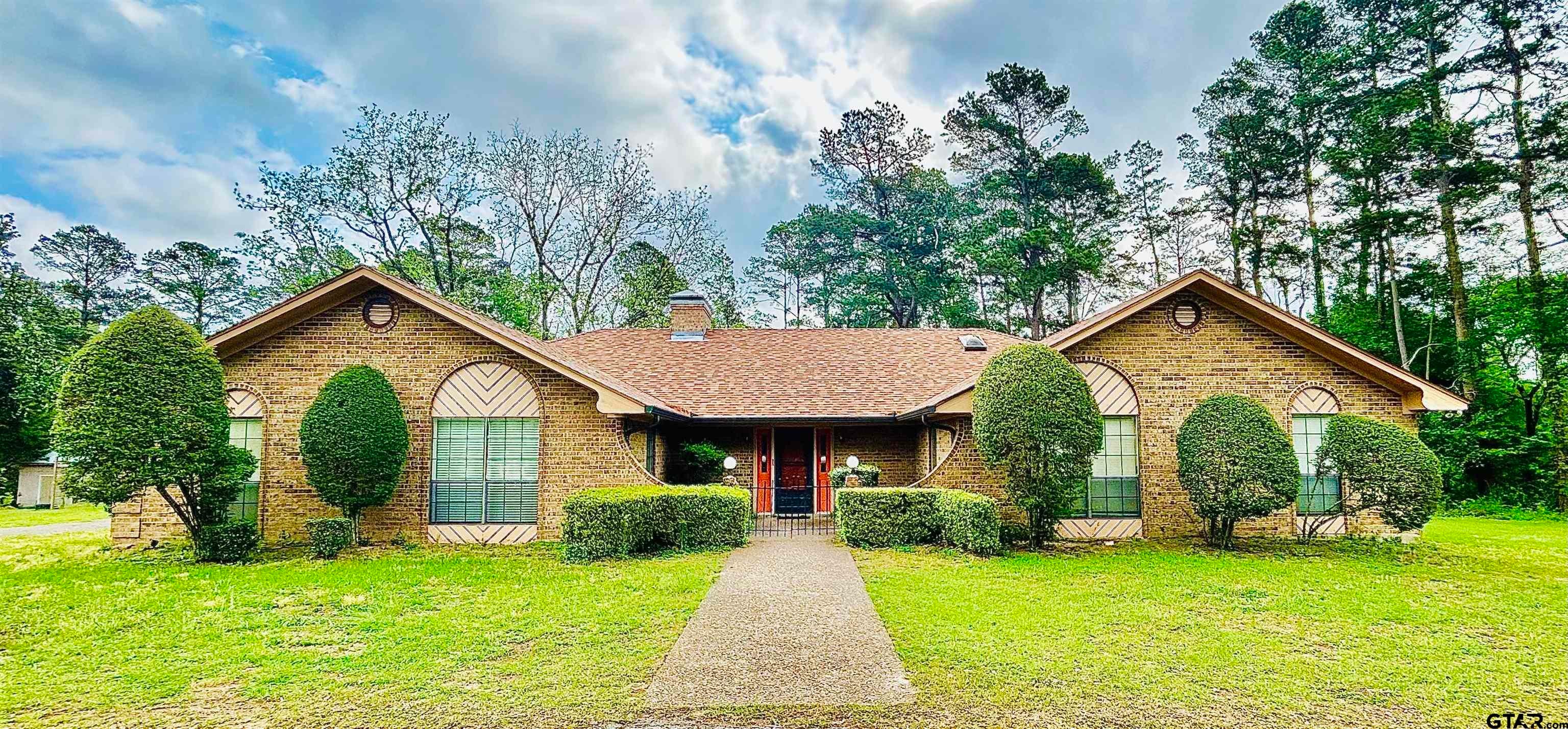 2899 Surrey Lane — photo