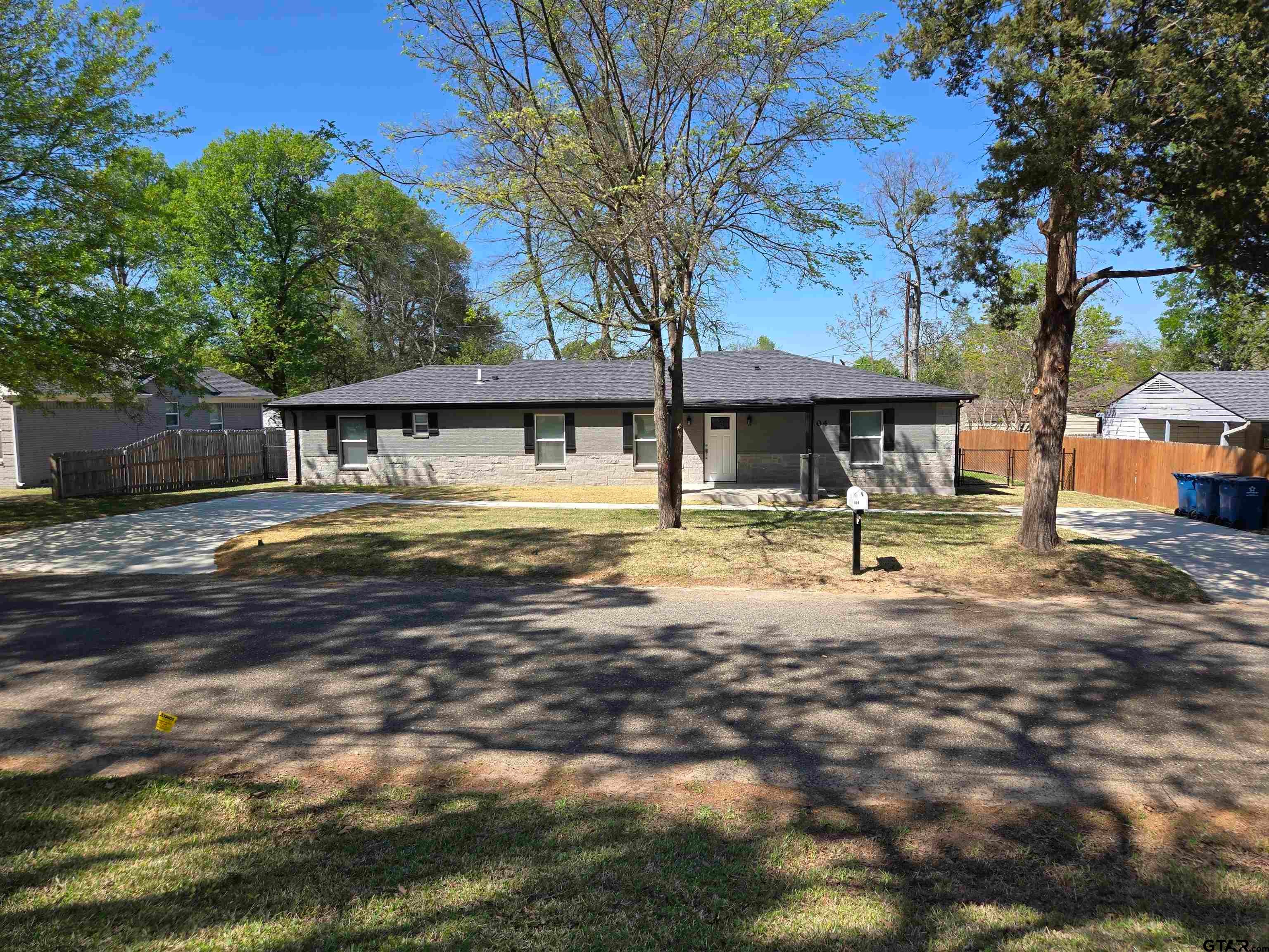 104 Leland Dr — photo