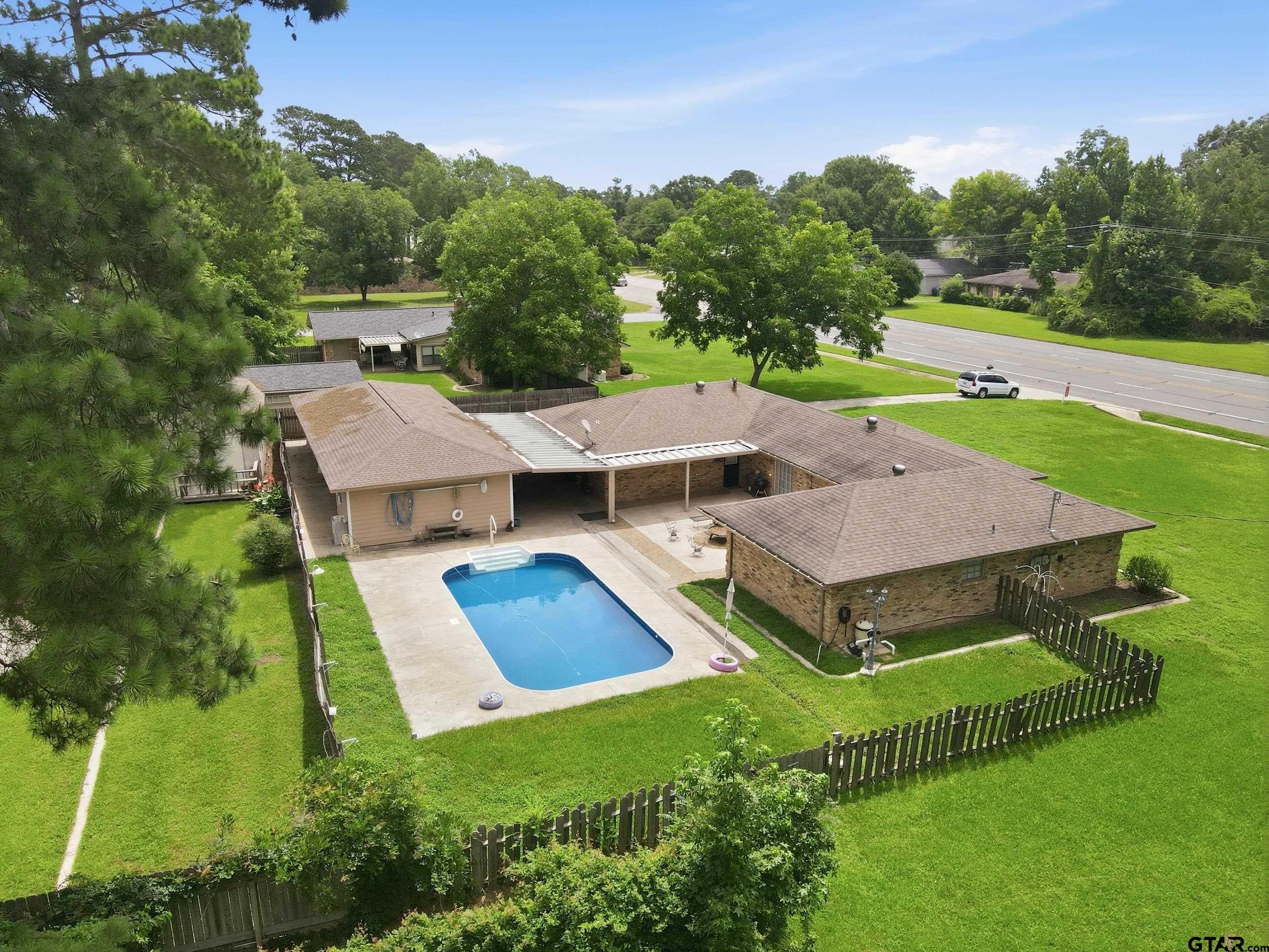 1302 W Sabine St. — photo