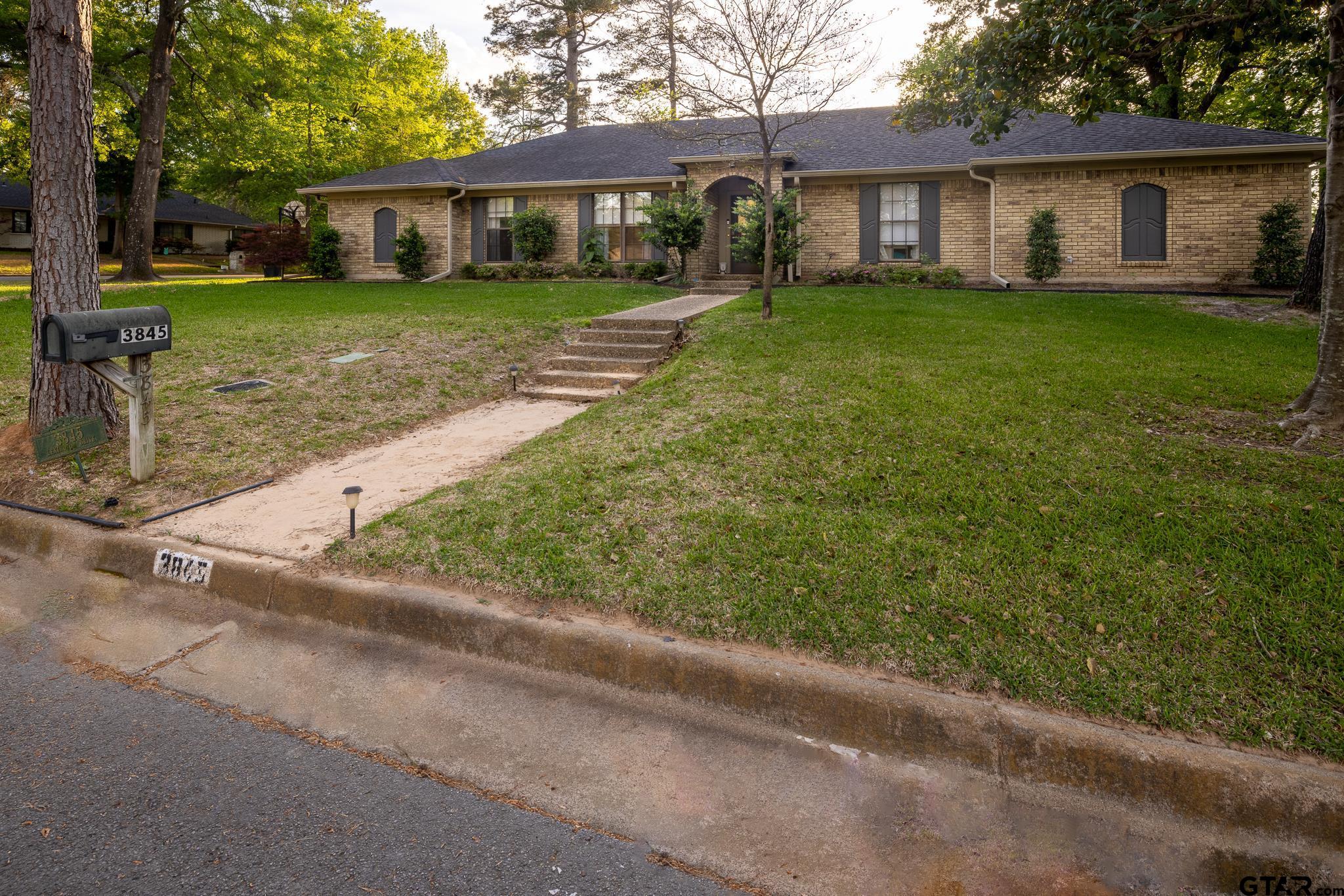 3845 Lexington Dr. — photo