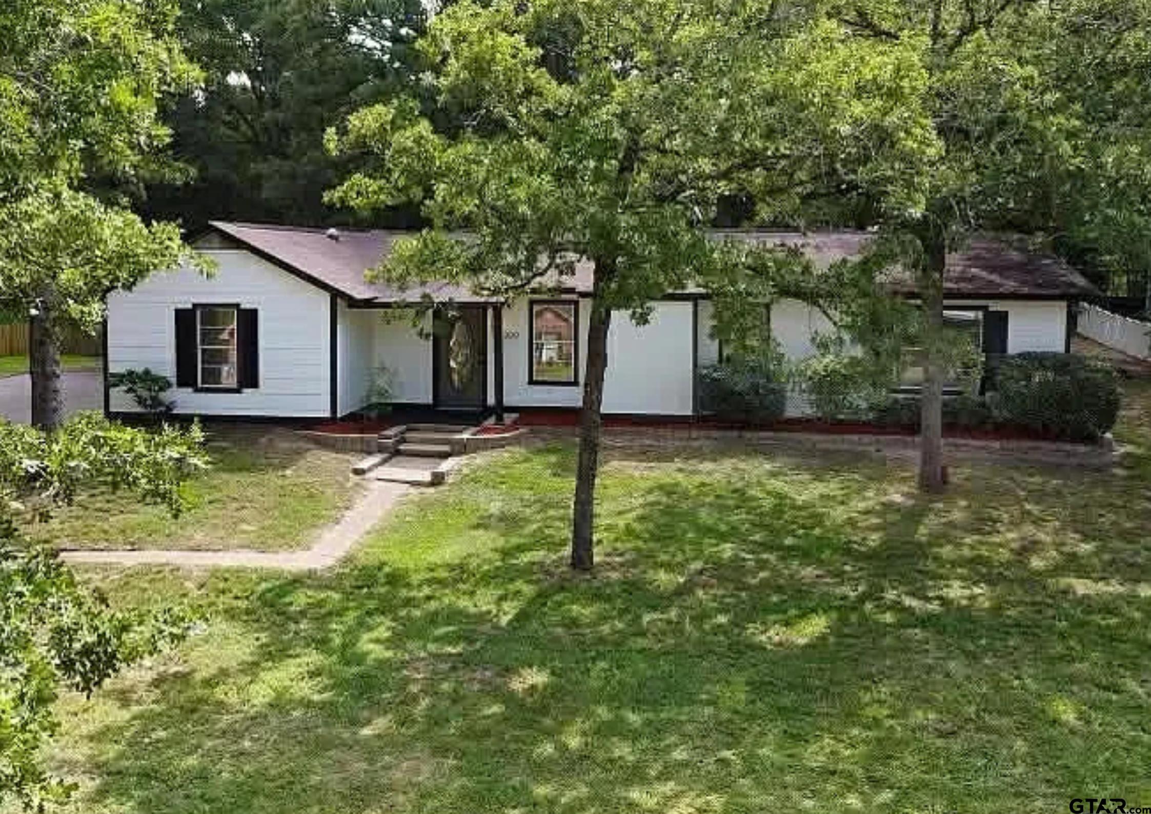 309 Lakeview Dr — photo