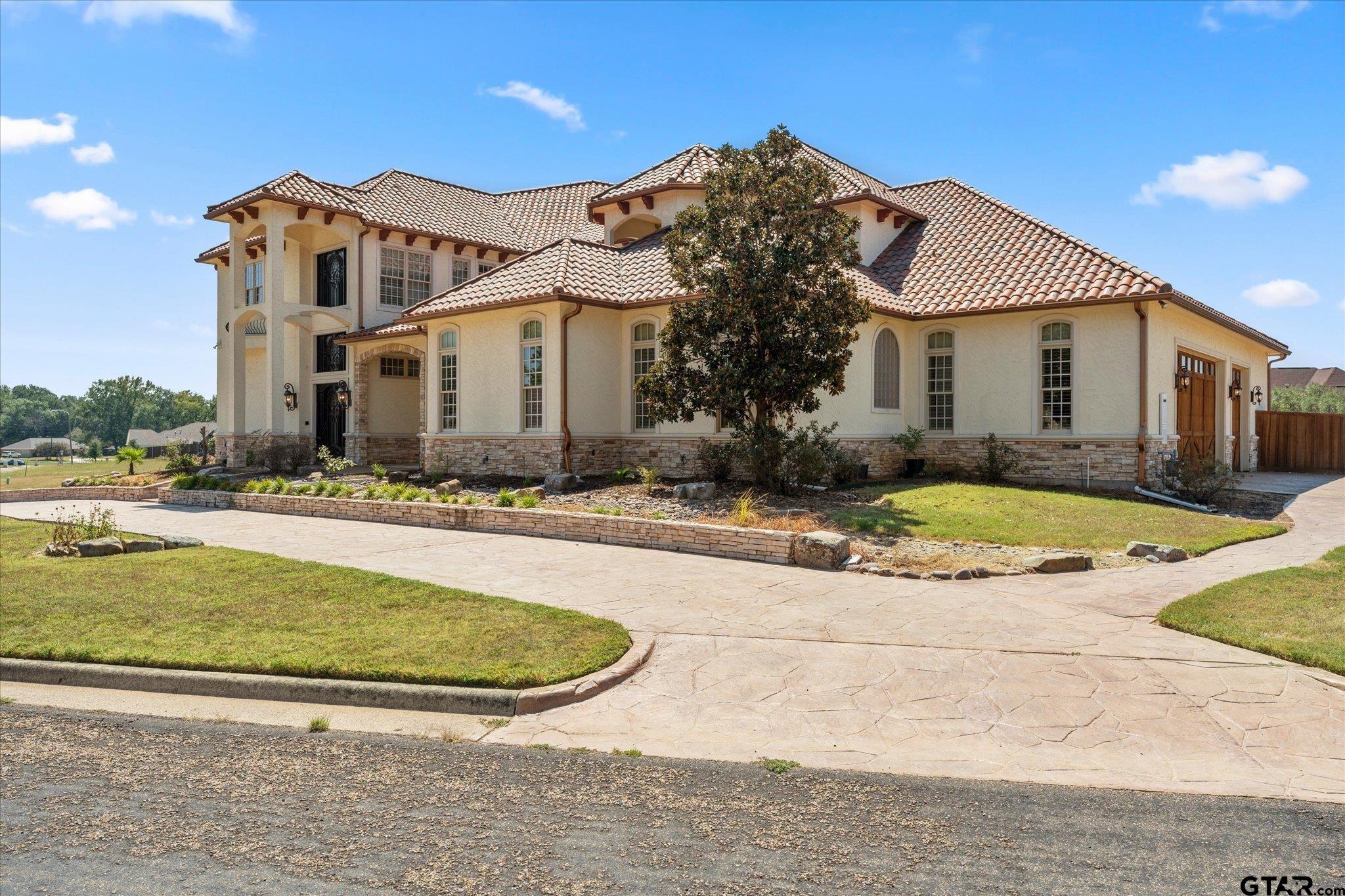 224 Kathryn Court — photo
