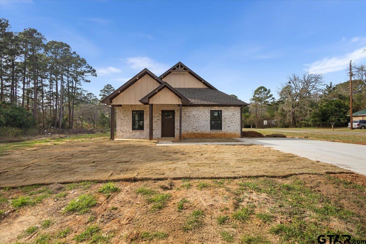 112 Carri Dr. — photo