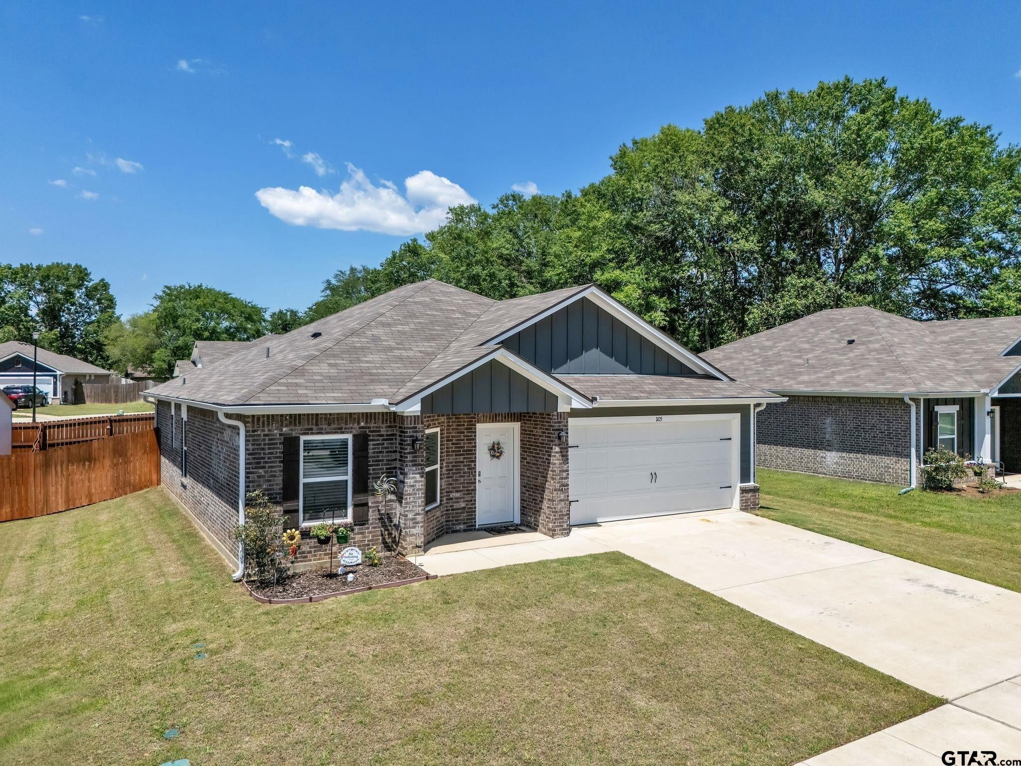 1105 Candice Dr — photo