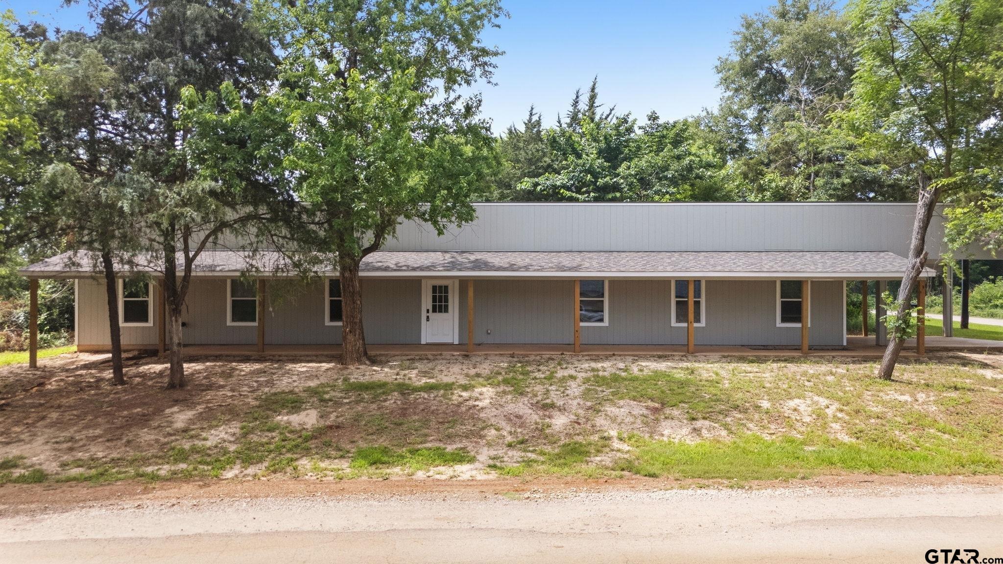 152 Royal Drive W. — photo