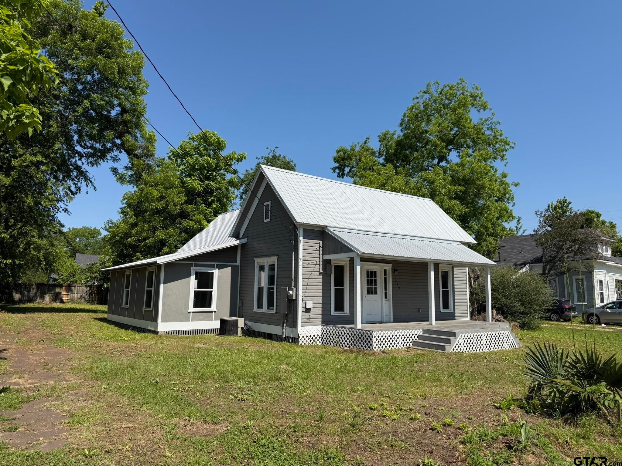 206 Live Oak — photo