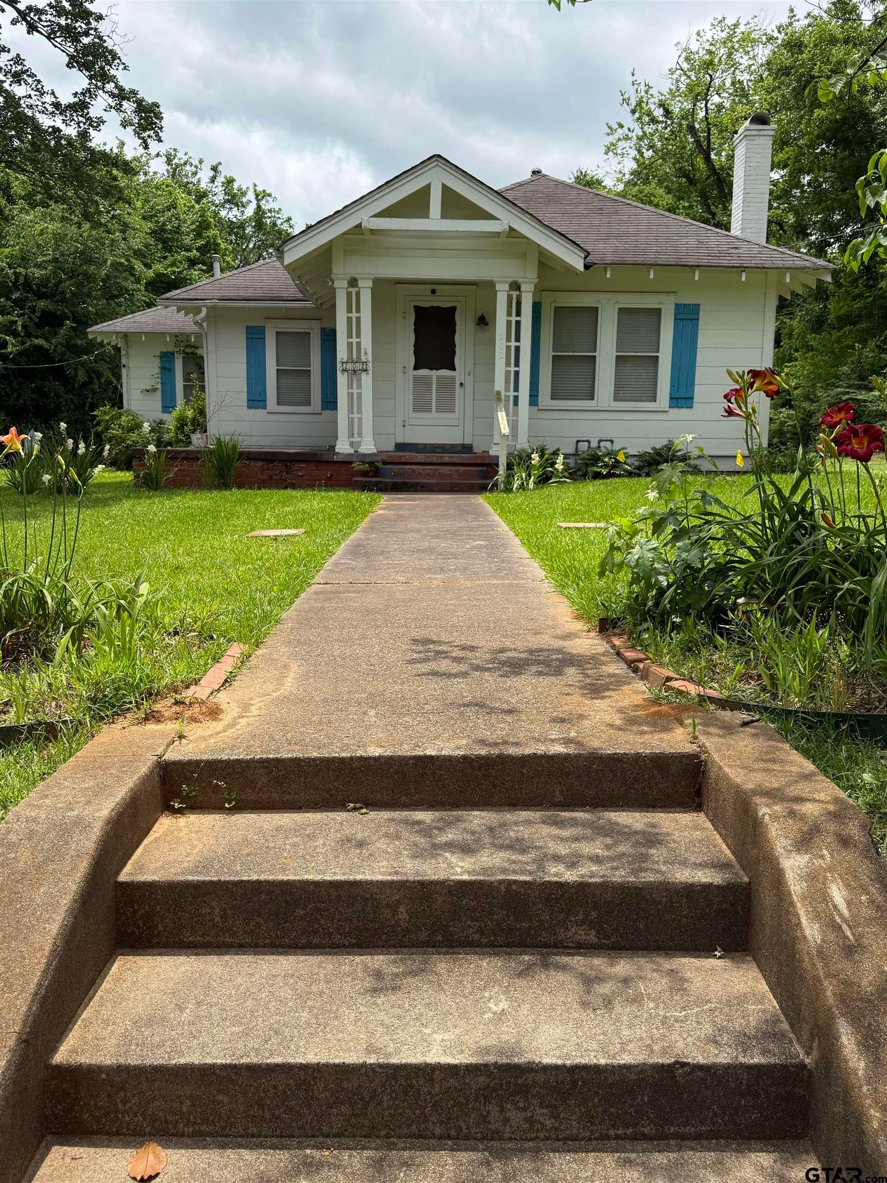 202 W Pine — photo