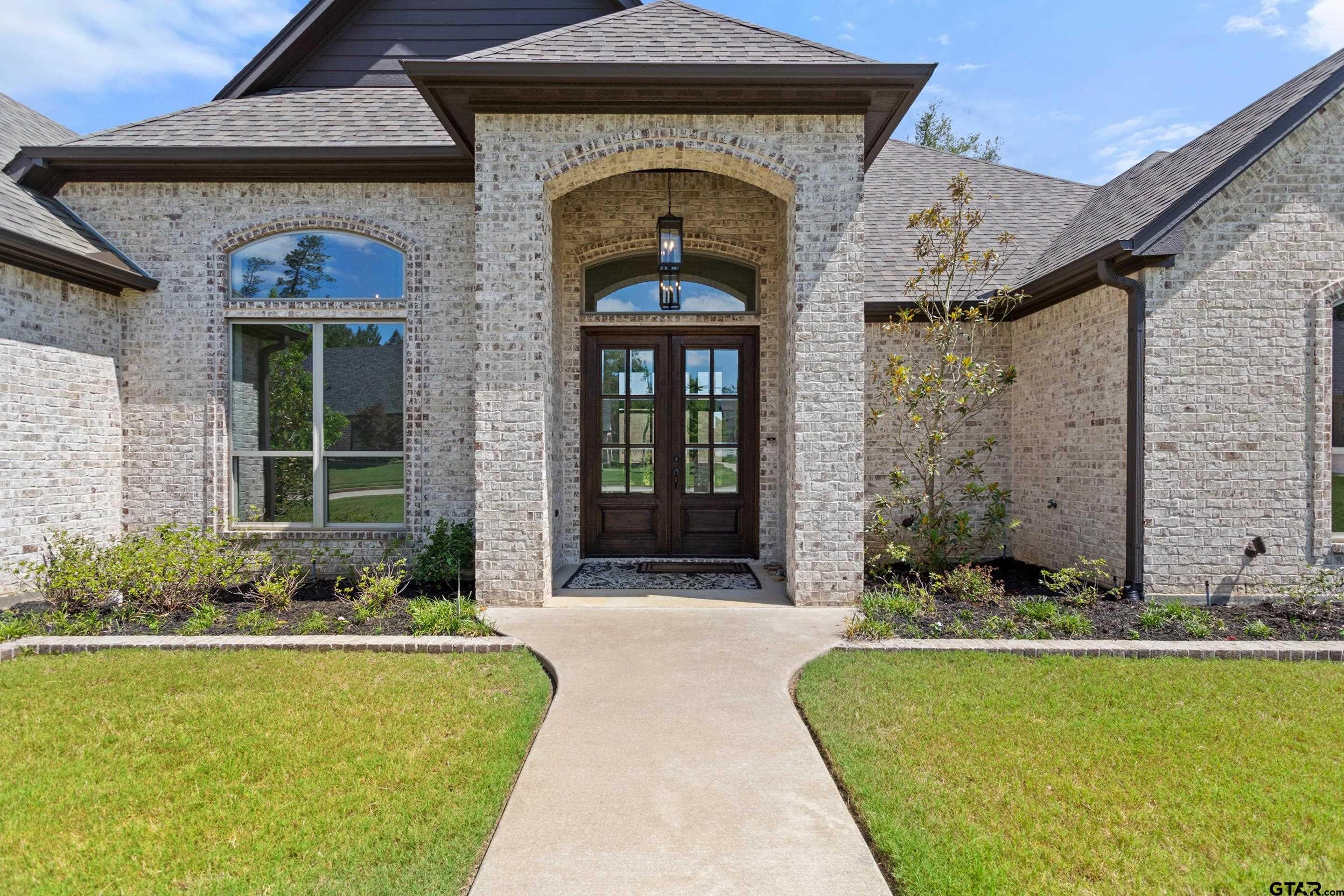 7574 Northlake Dr. — photo
