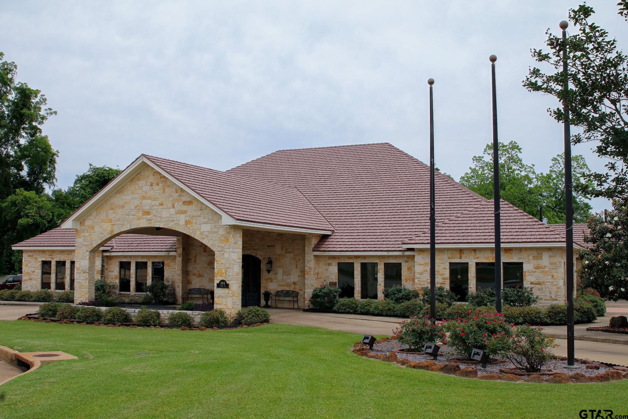 404 Wynn Dr. — photo