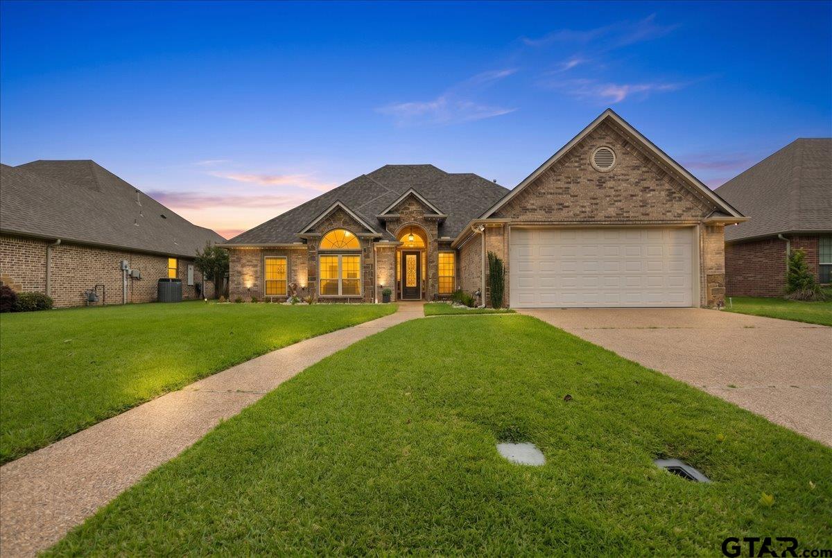 838 Carriage Dr. — photo