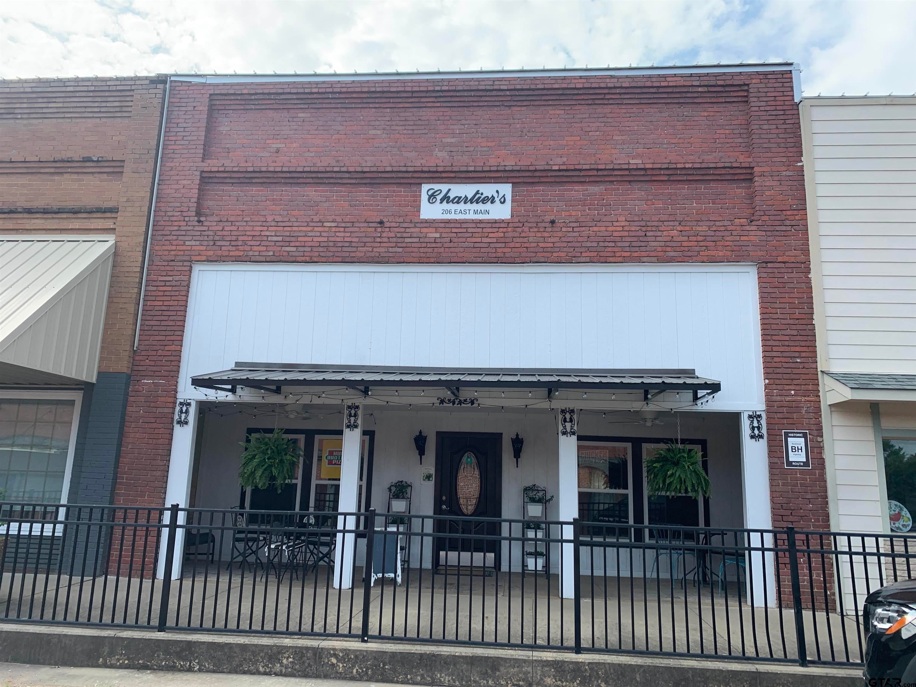 206 Main St — photo