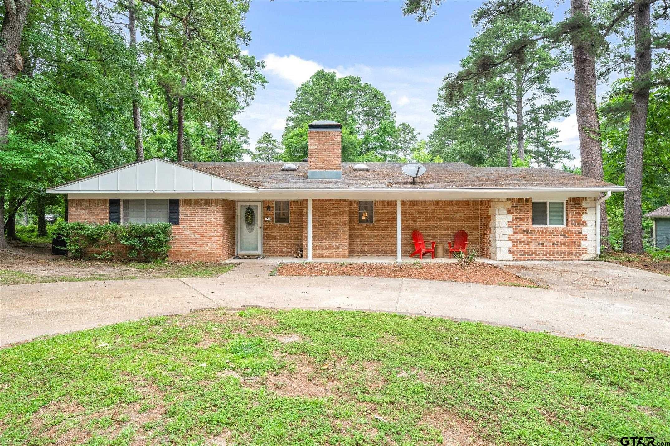 1522 Tanglewood Dr East — photo
