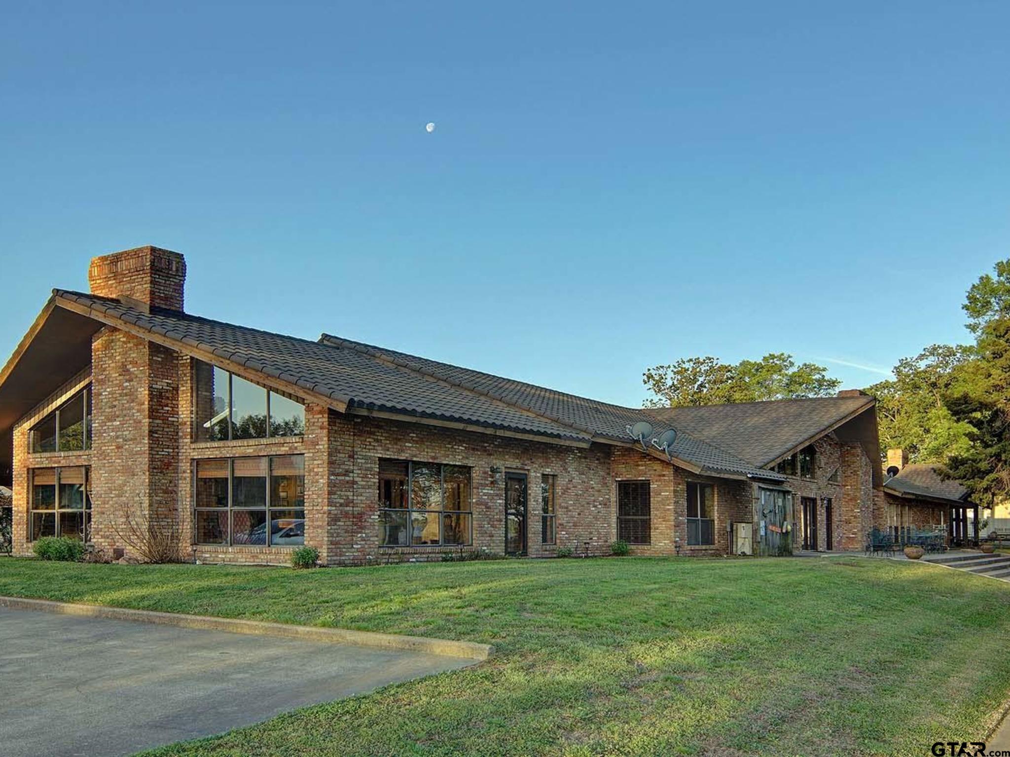 9360 FM 515 — photo