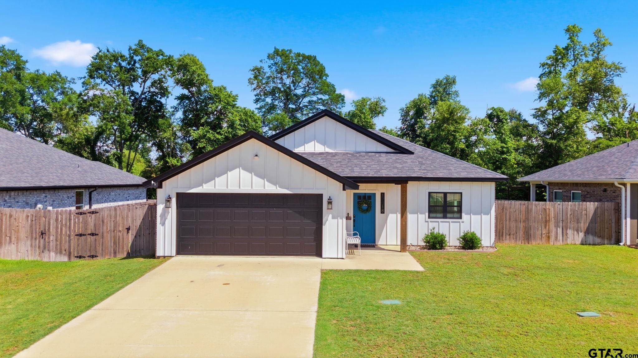 17018 Crossing Cir. — photo