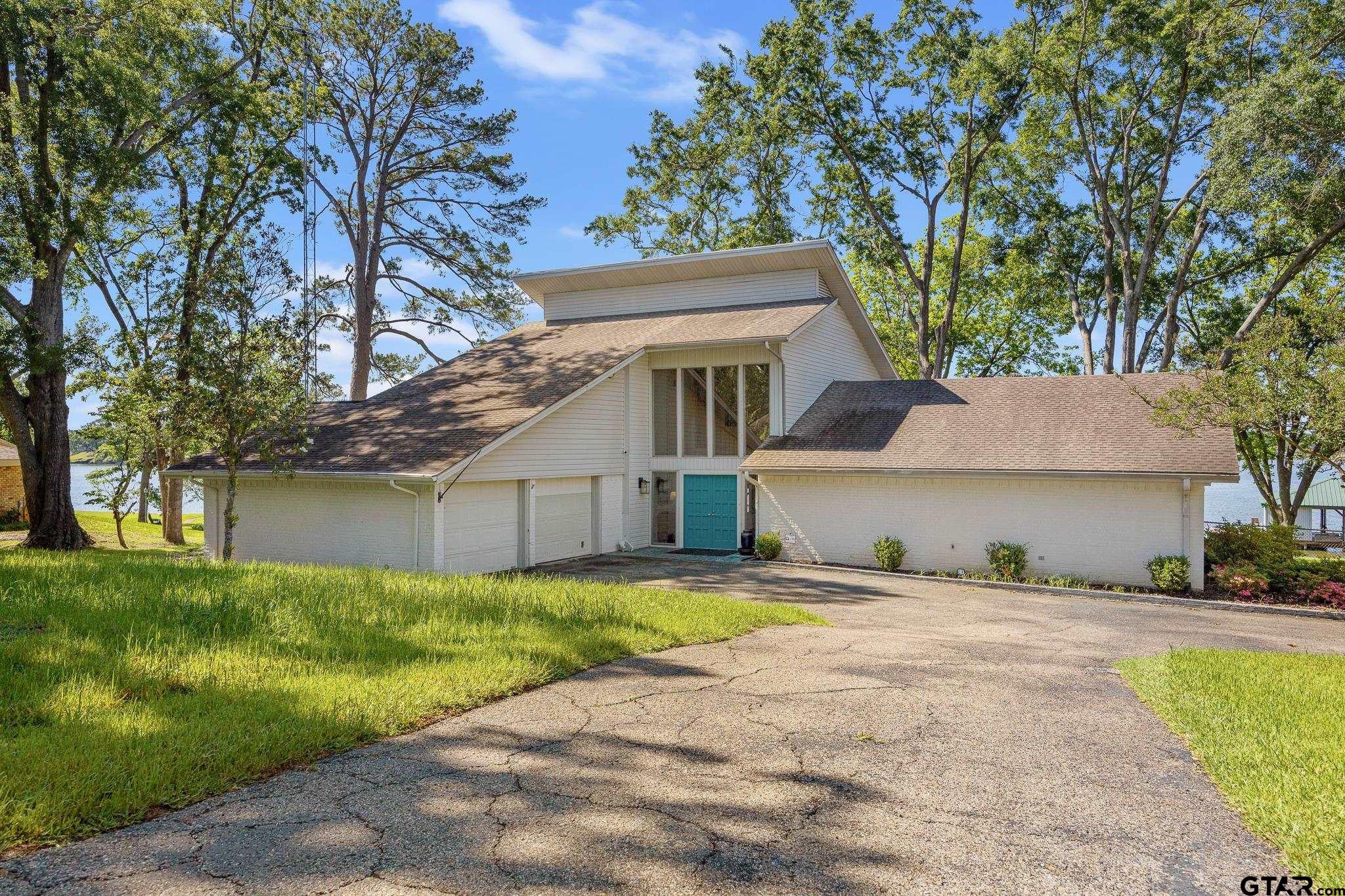21214 Bay View Dr — photo