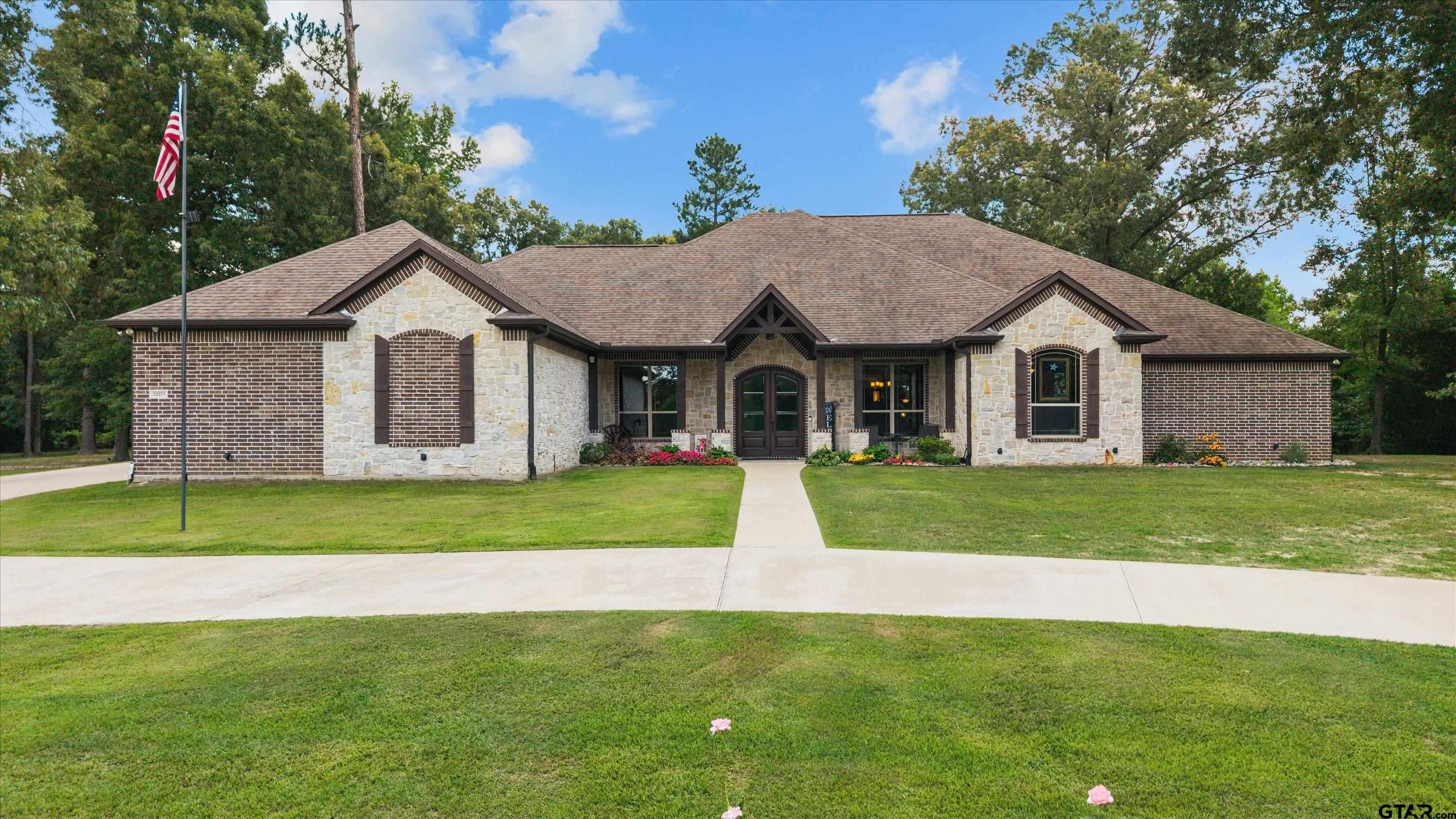 22571 Lake Jackson Drive — photo