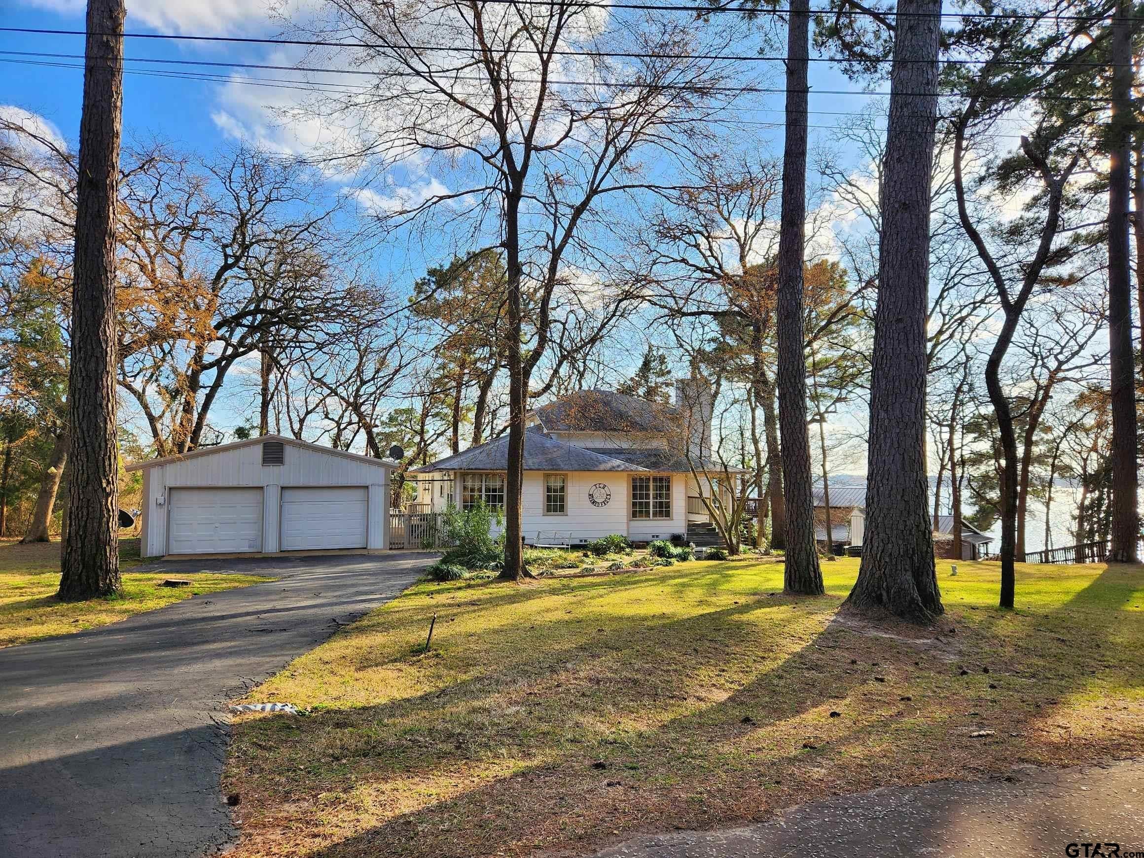 522 Christine Dr. — photo