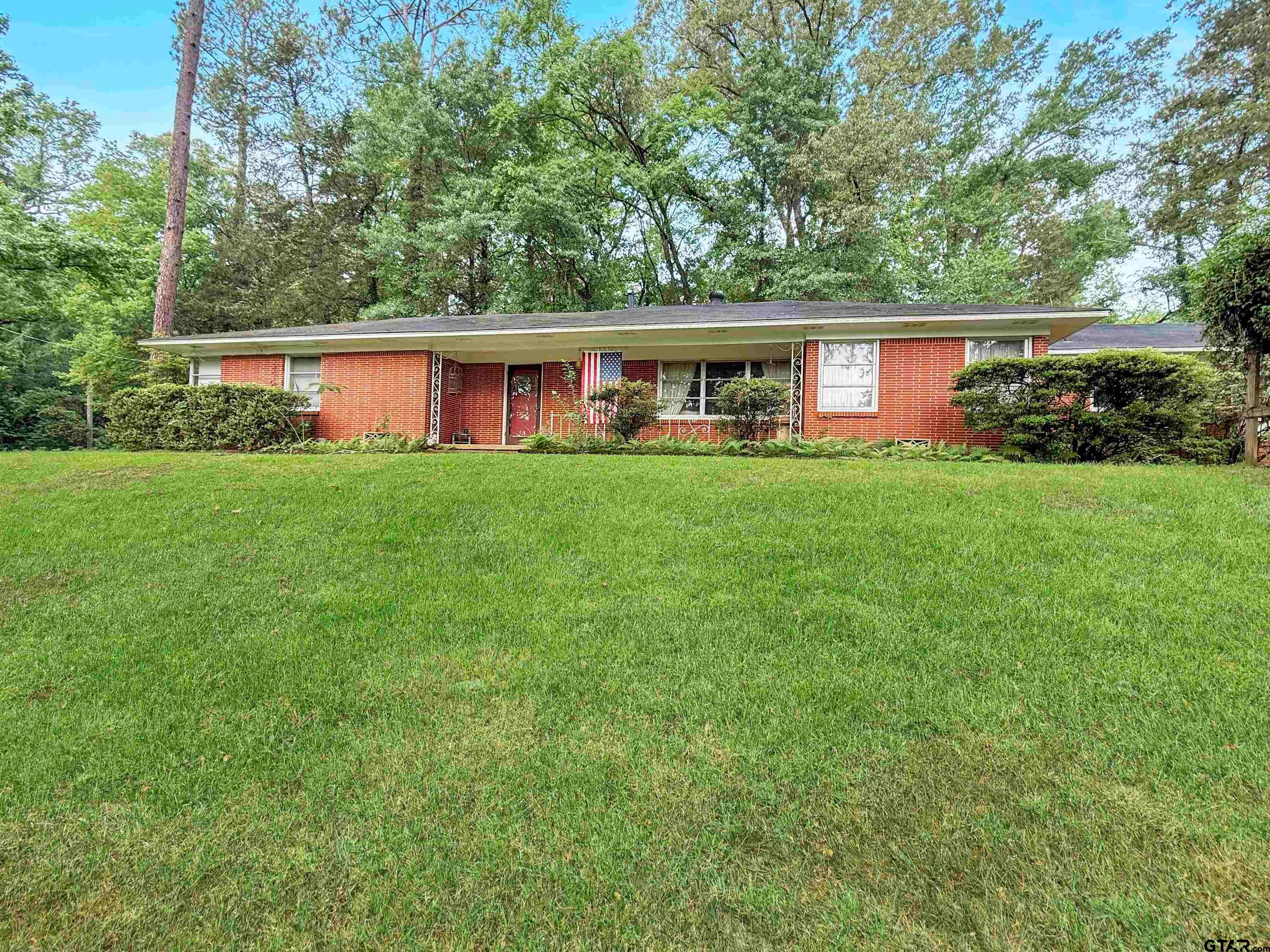 107 Lakeside Dr — photo