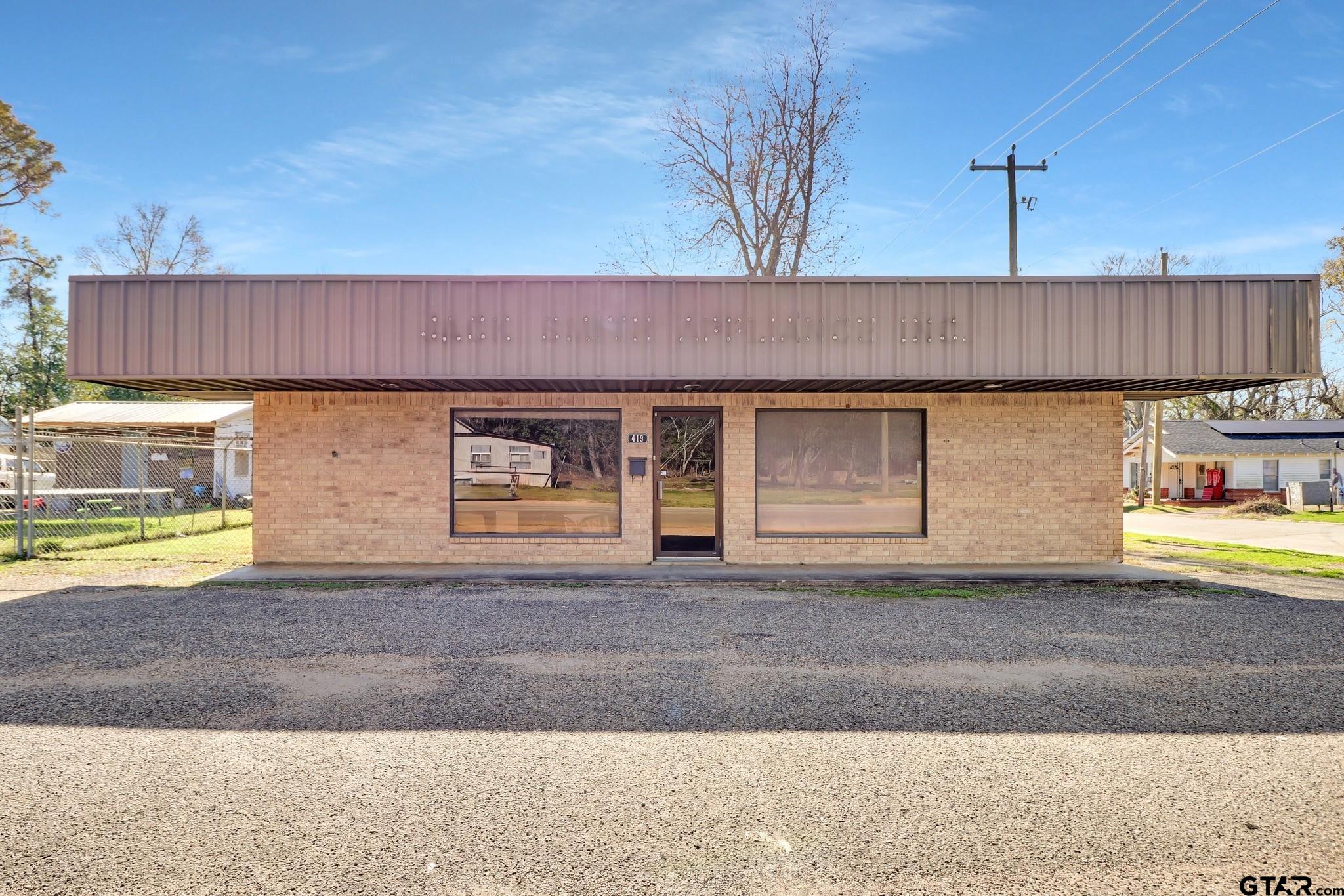 419 W Larissa St — photo