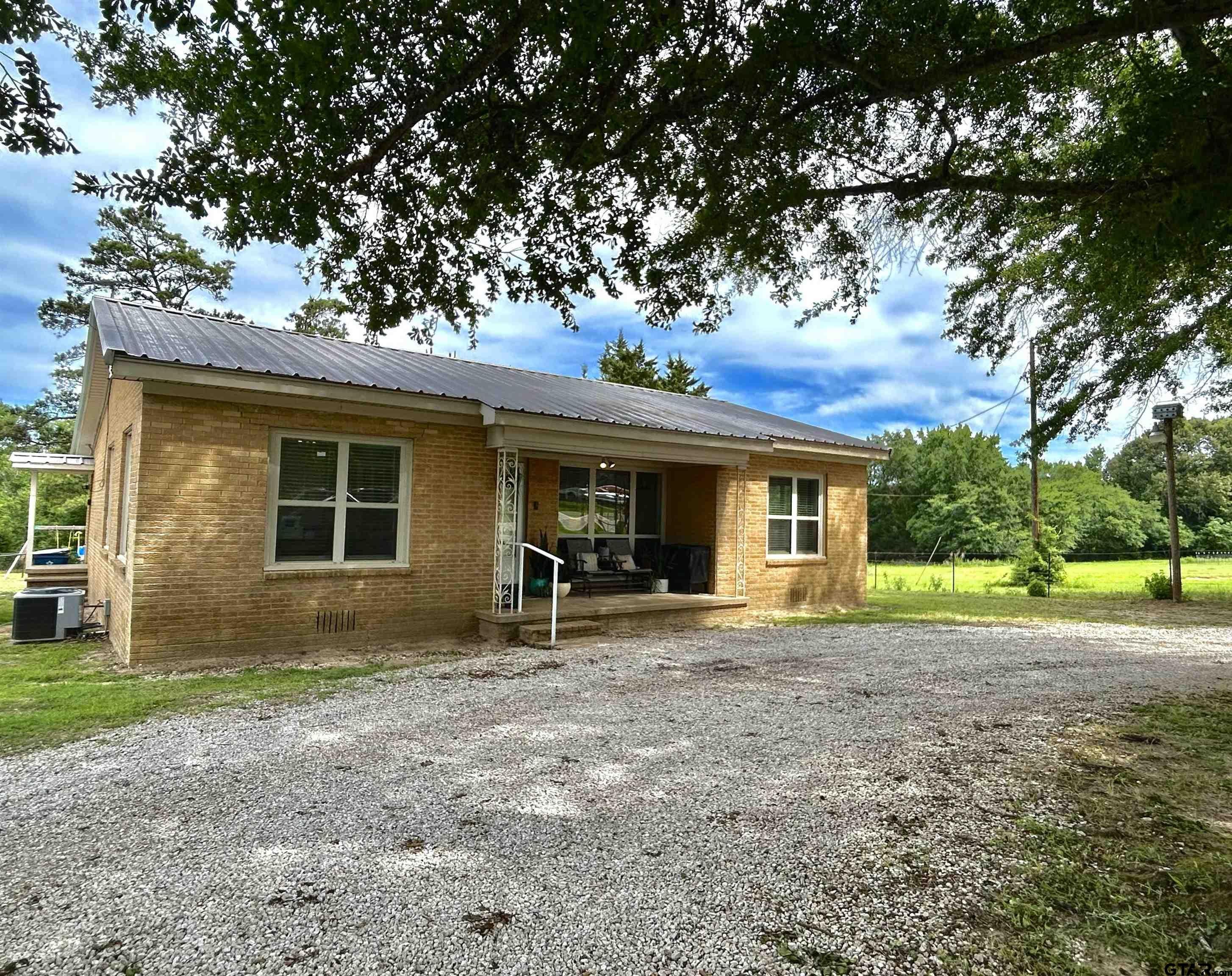 10914 FM 607 N — photo