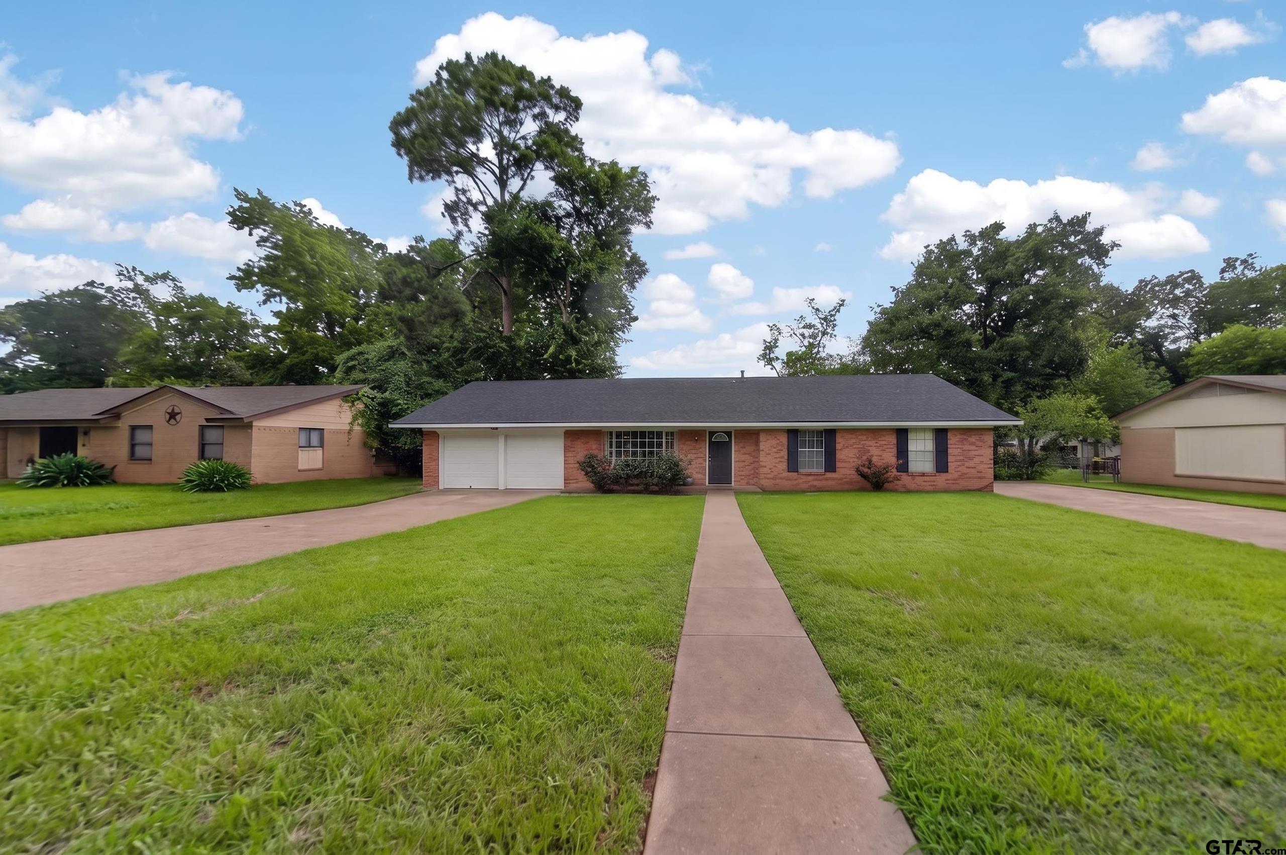 813 E Clinton Avenue, Athens, TX 75751 — photo 2