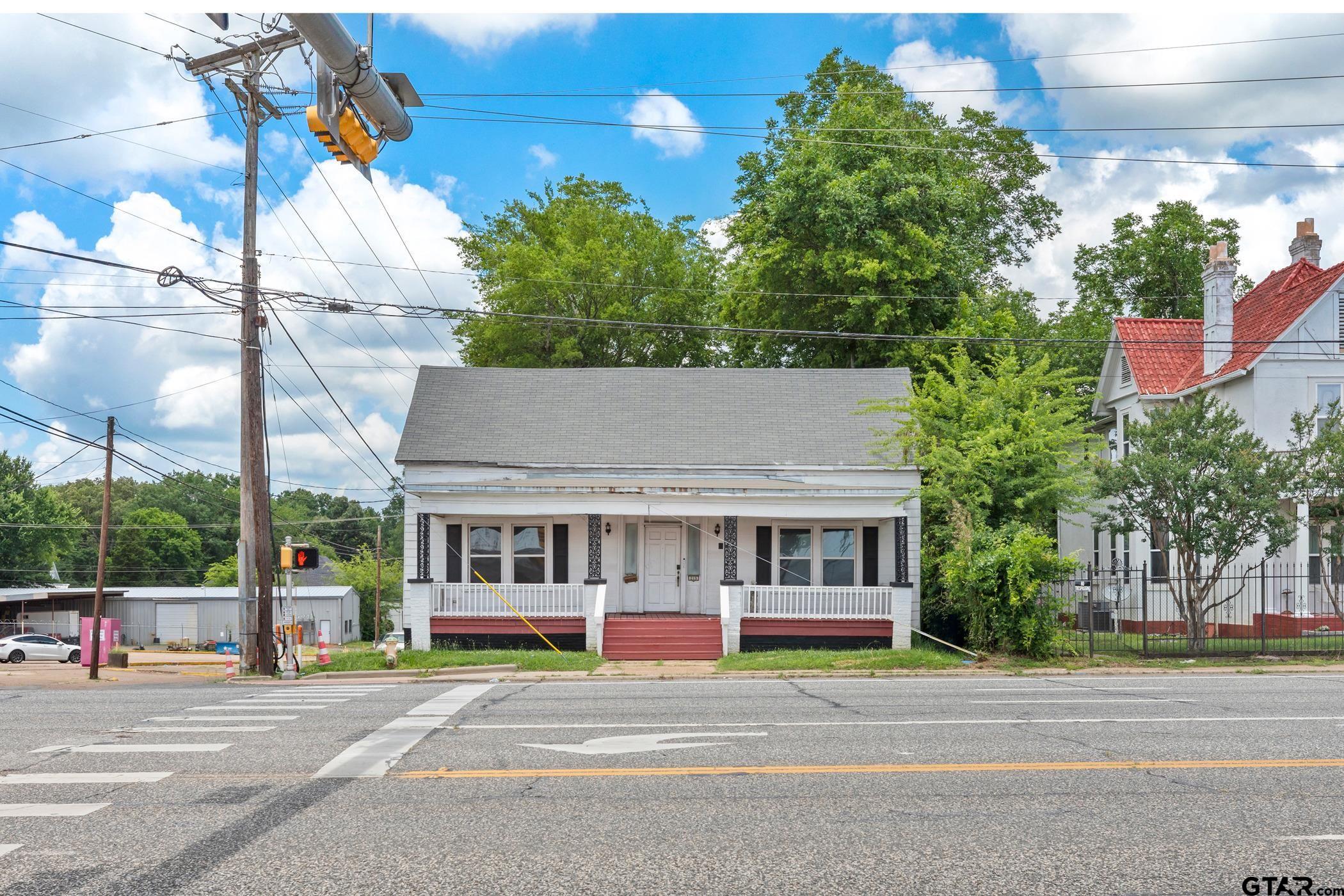 215 W Grand Avenue — photo