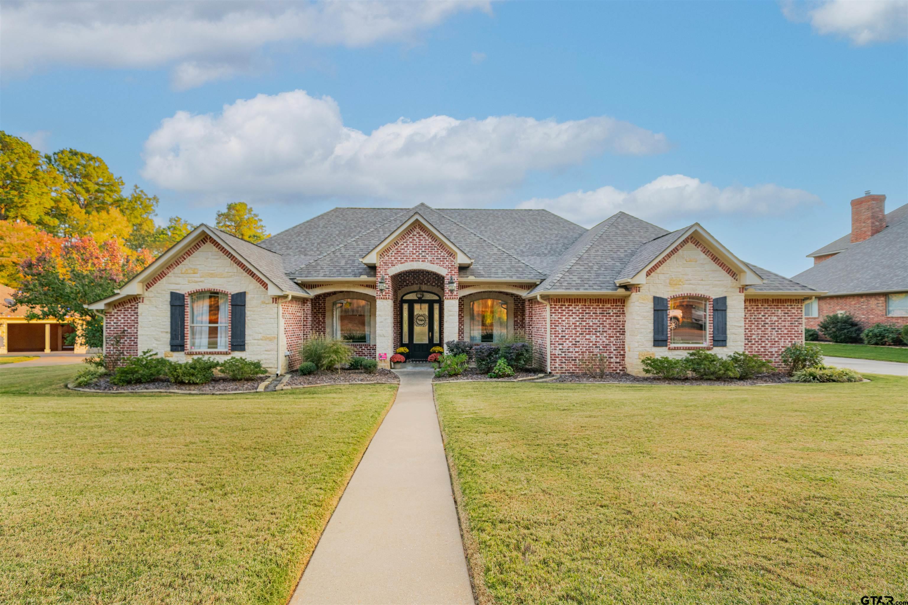 111 Rutland Dr — photo