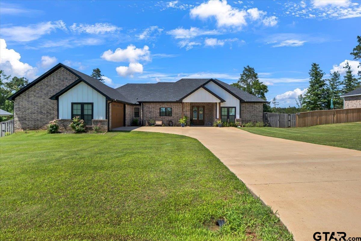 18329 Timber Oaks Dr — photo