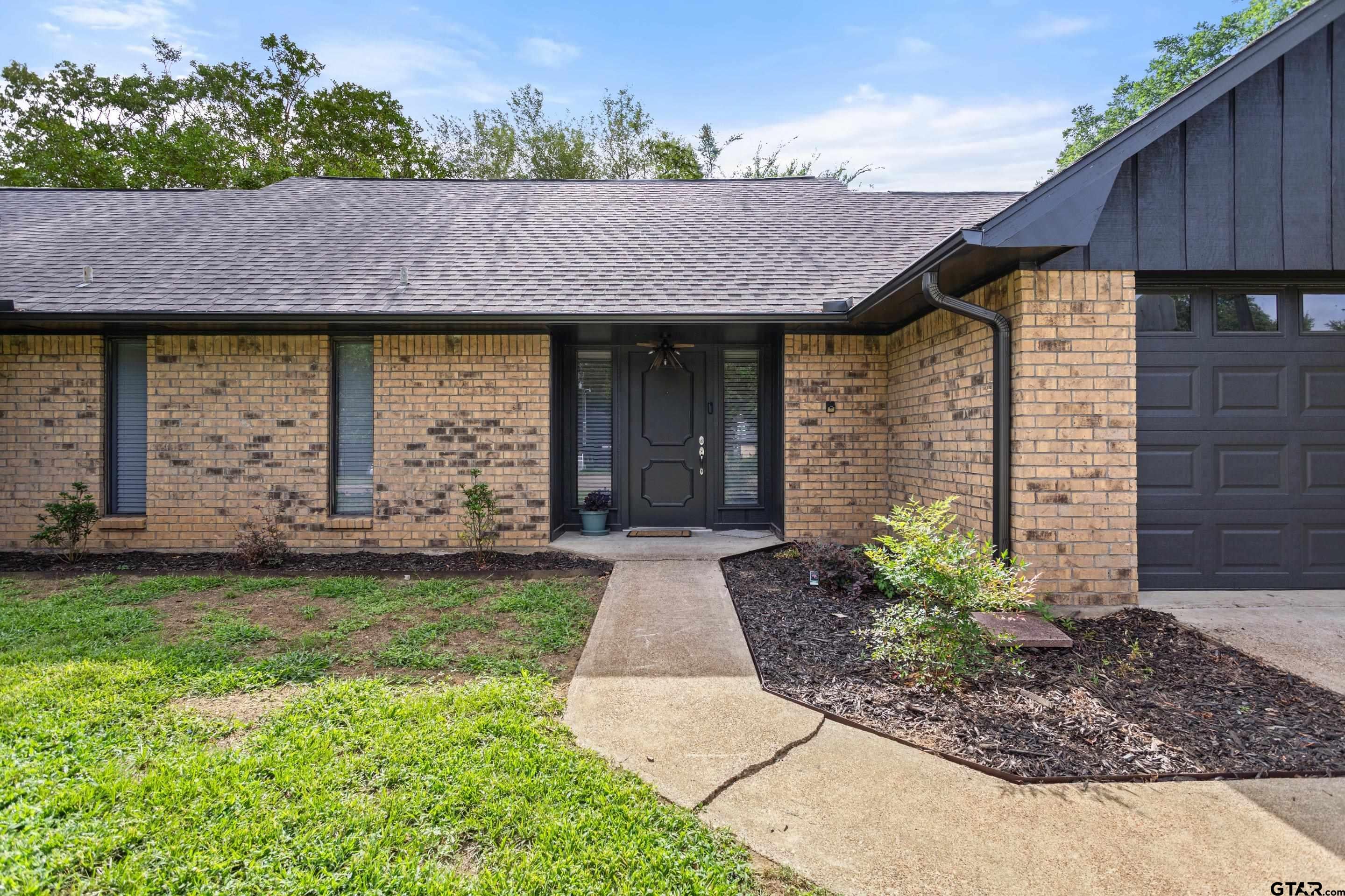 680 Woodbine Dr. — photo