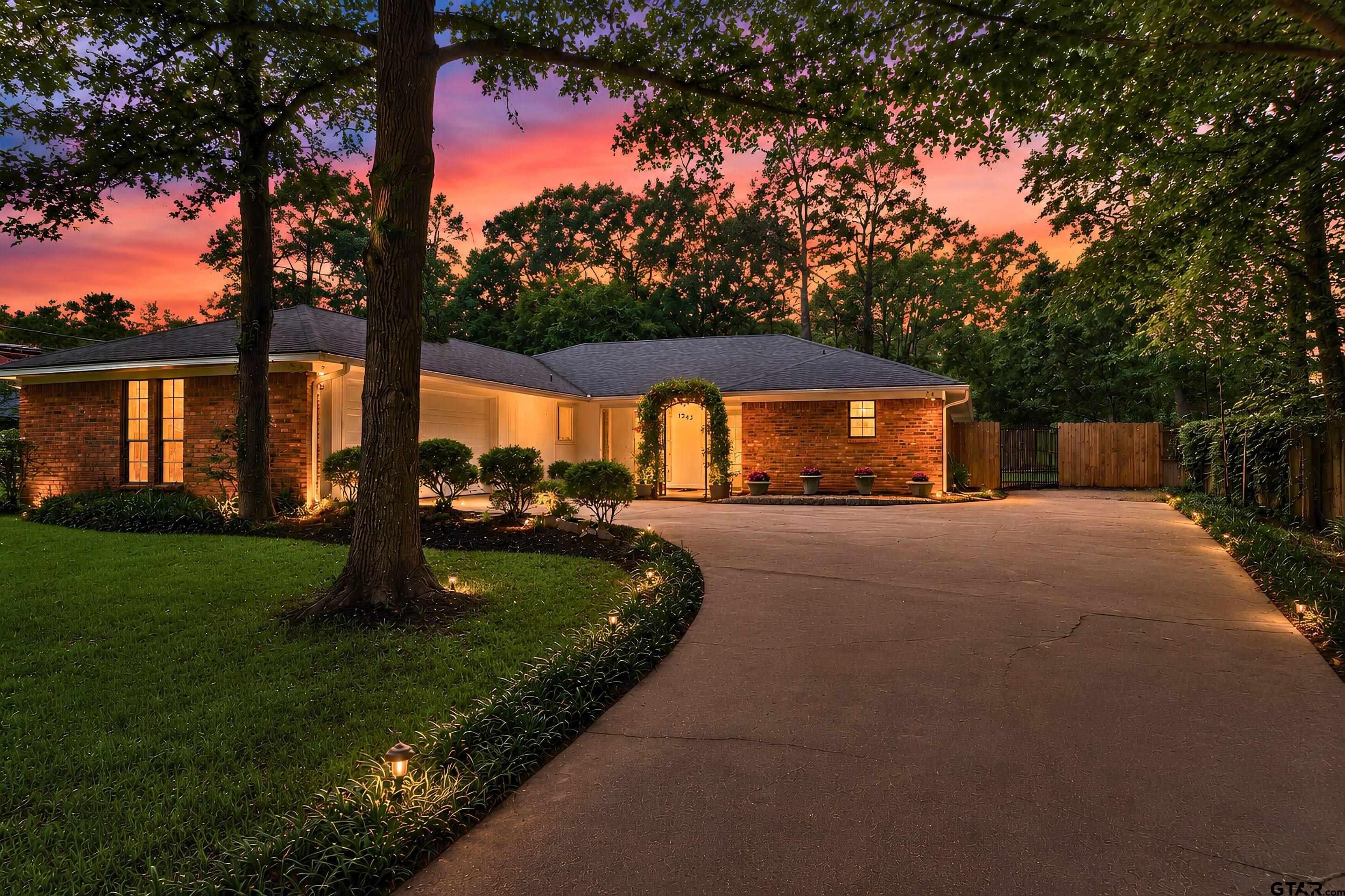 1743 Barbara Ct — photo