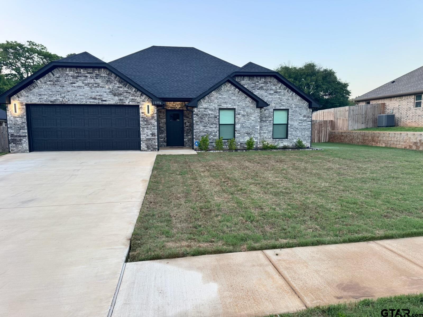 13996 CR 4111 — photo