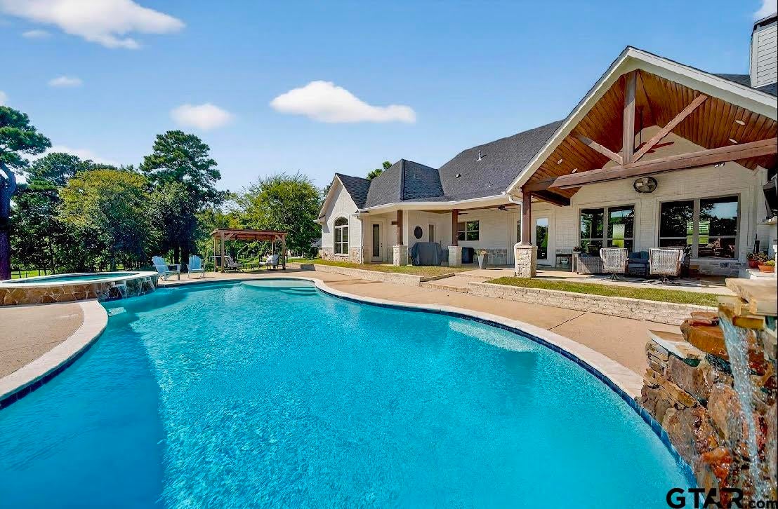 11855 County Road 1169 — photo