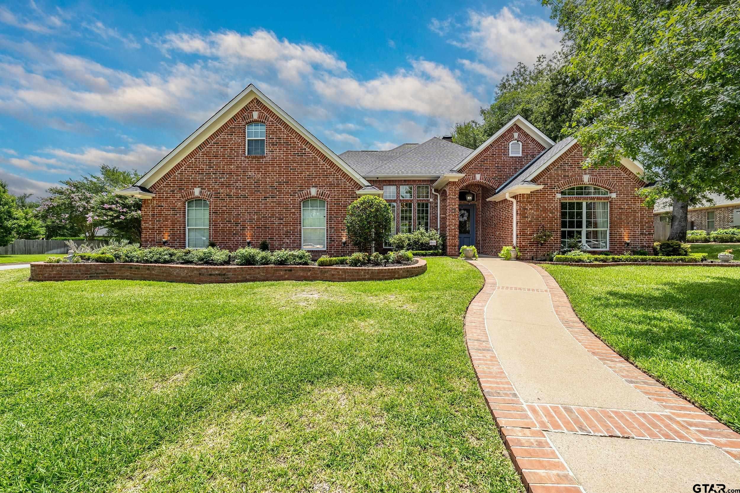2102 Holly Creek Dr — photo