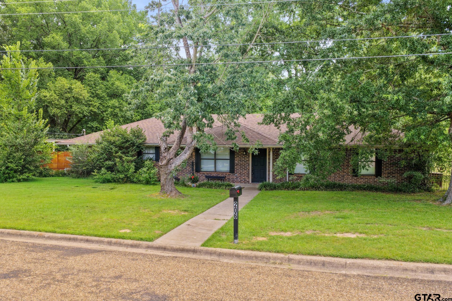 206 Carr Dr — photo